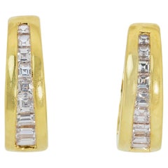 18k Yellow Gold Hoop Earrings with 0.60 Carat Natural Diamonds IGI Certificate