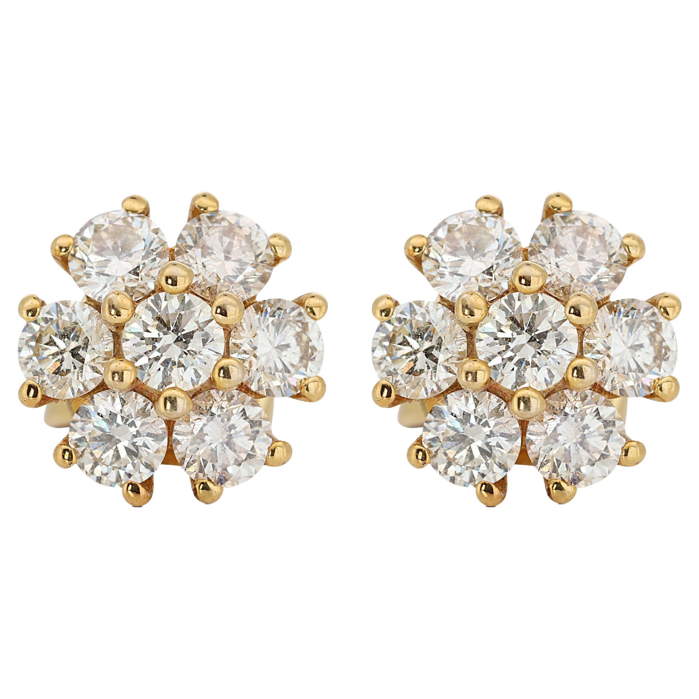 Jolies boucles d'oreilles fleur en or jaune 9 carats avec diamants naturels de 1 carat et 40 points en vente