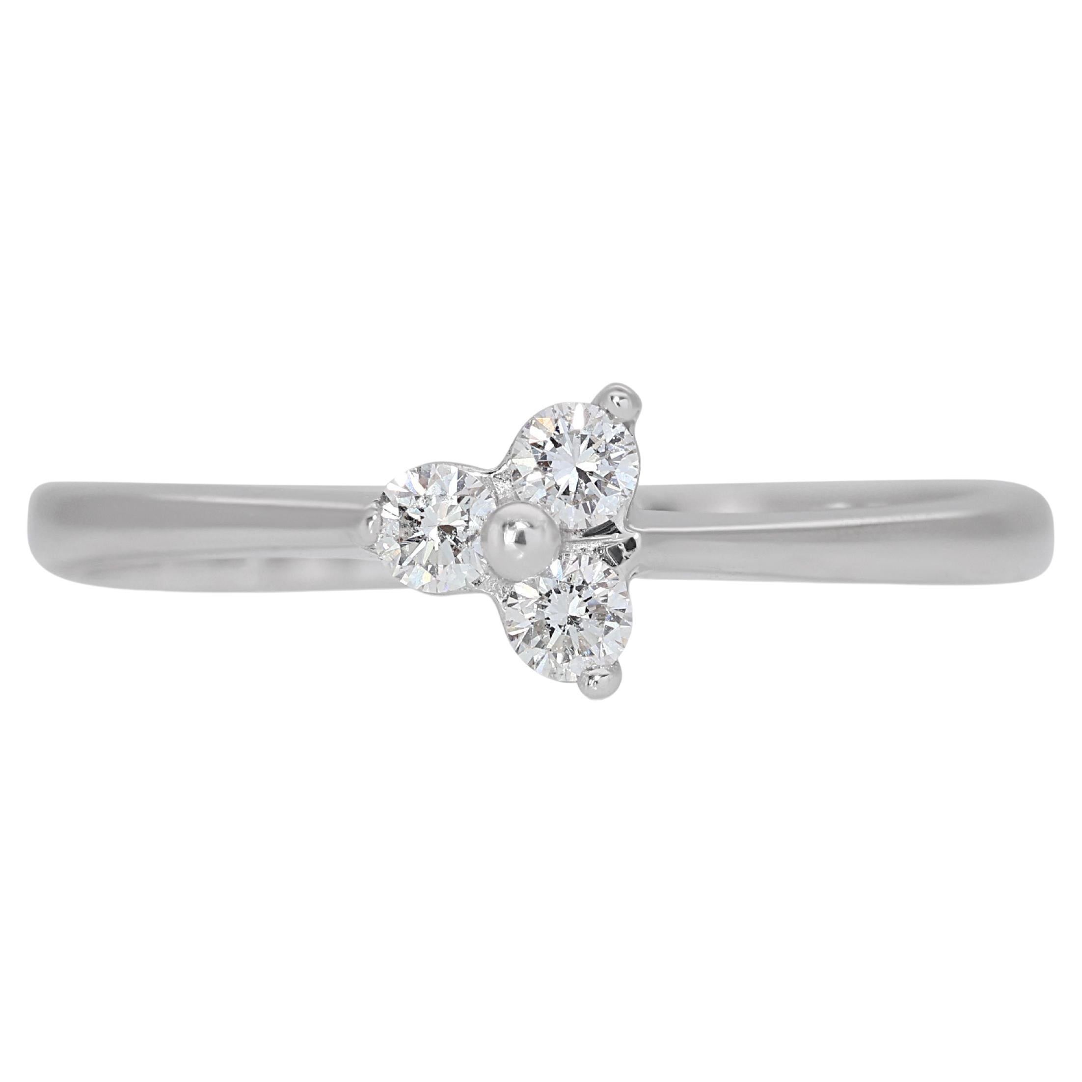 Beautiful 18k White Gold Leaf-shaped Diamond Ring with 0.15ct Natural Diamond For Sale