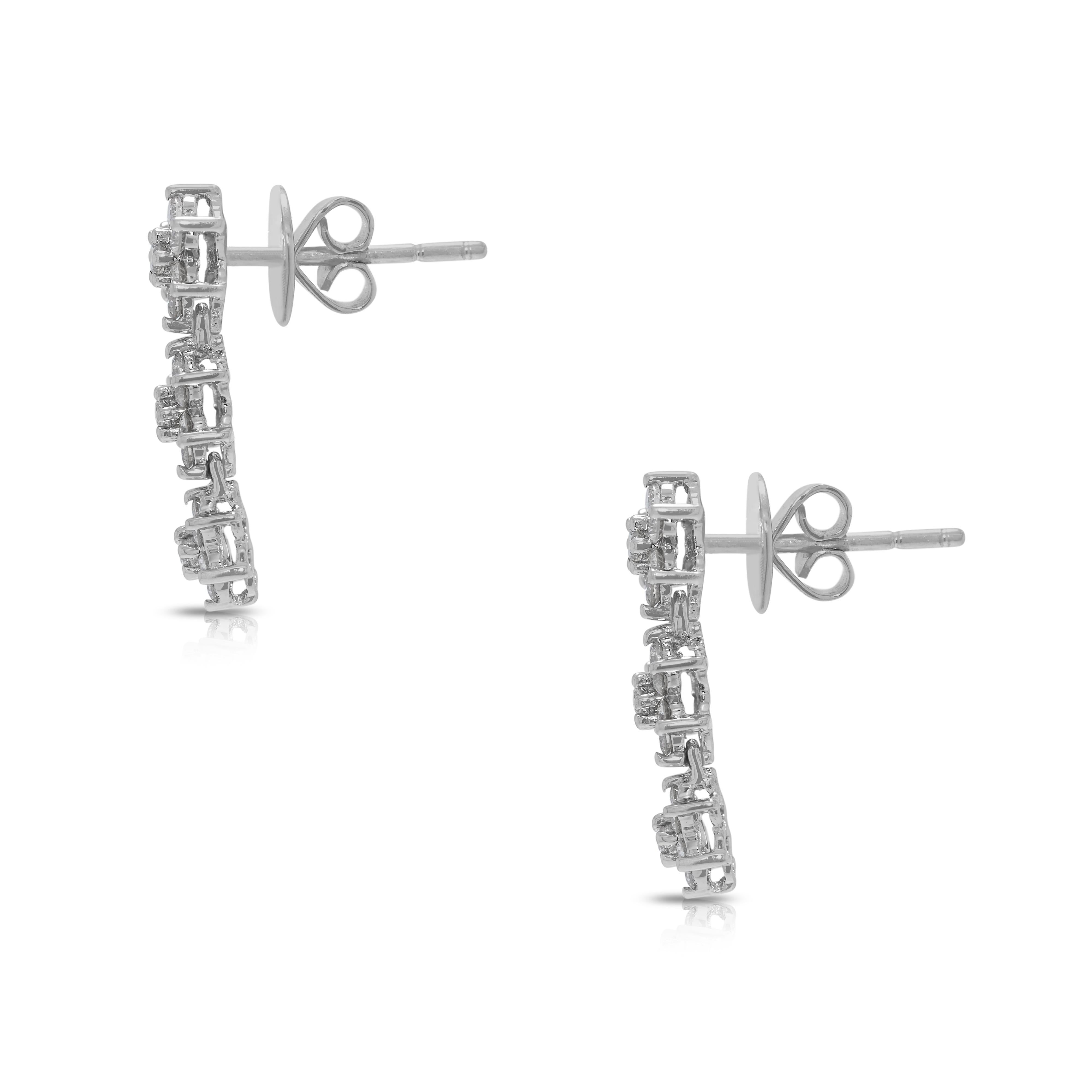 Gorgeous 0.42ct Natural Diamond Drop Earrings in 18K White Gold Pour femmes en vente