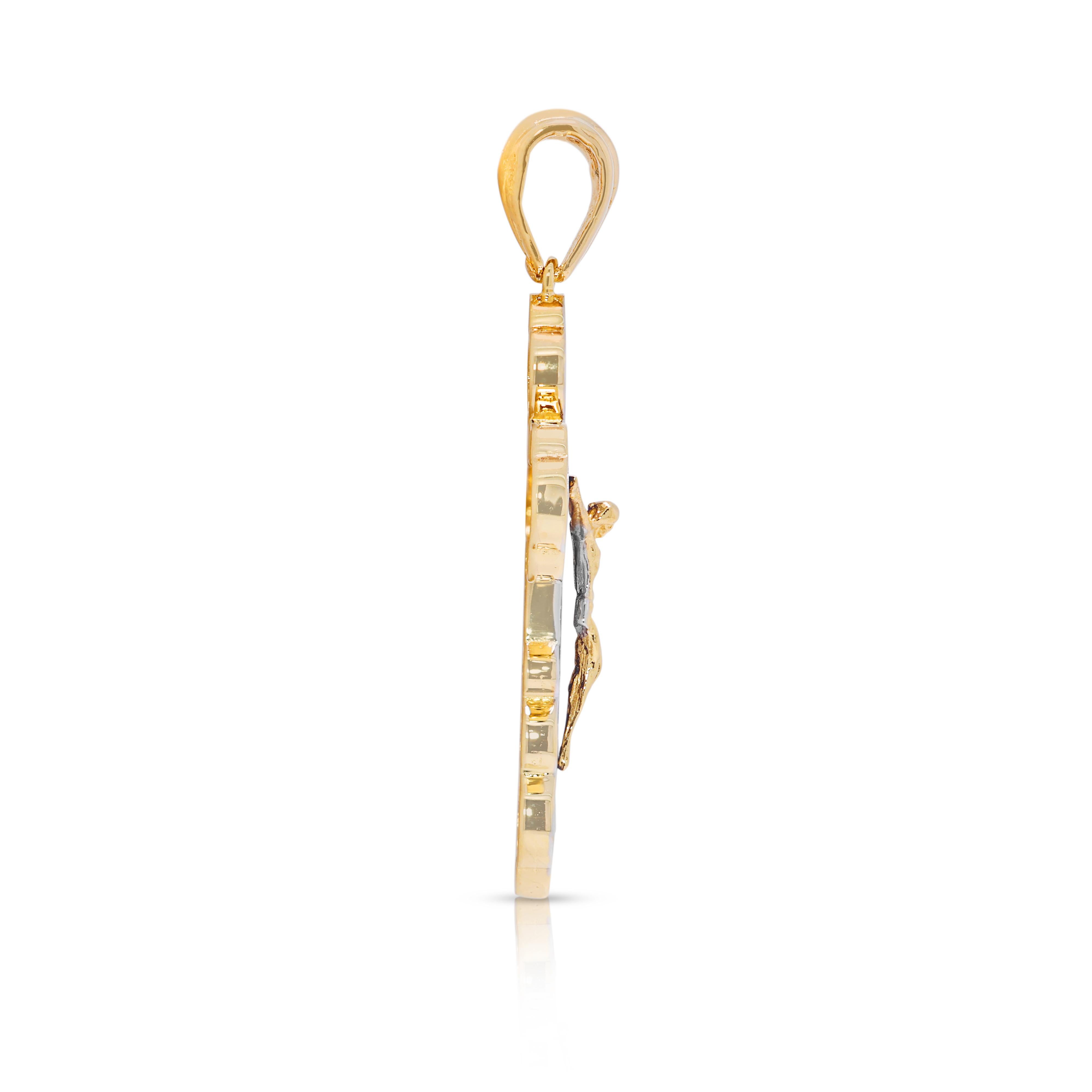 Pendentif croix en or jaune 14K avec diamant naturel de 0,54ct Pour femmes en vente