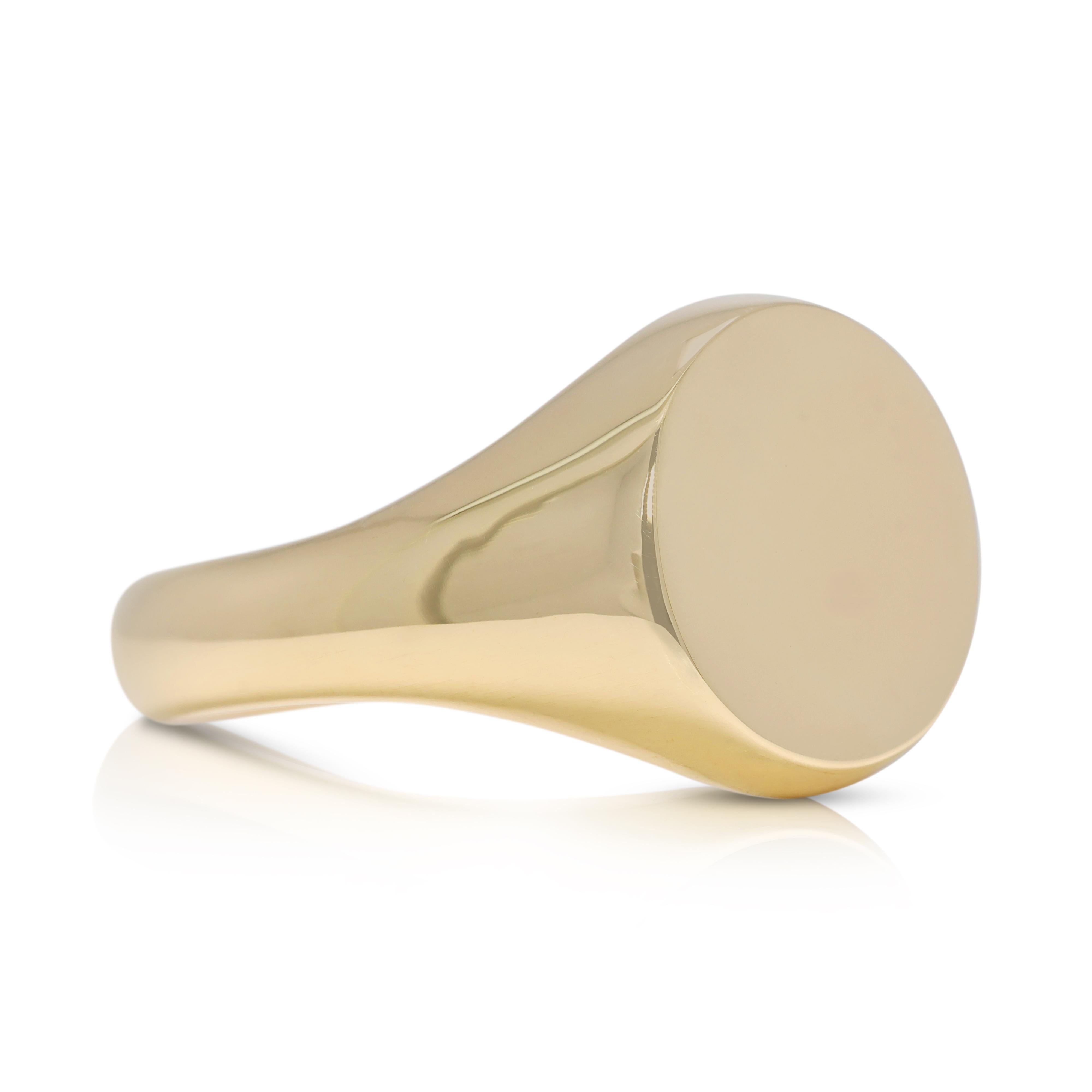 Bague de signet intemporelle en or jaune 18k de 14,76 g Excellent état - En vente à רמת גן, IL