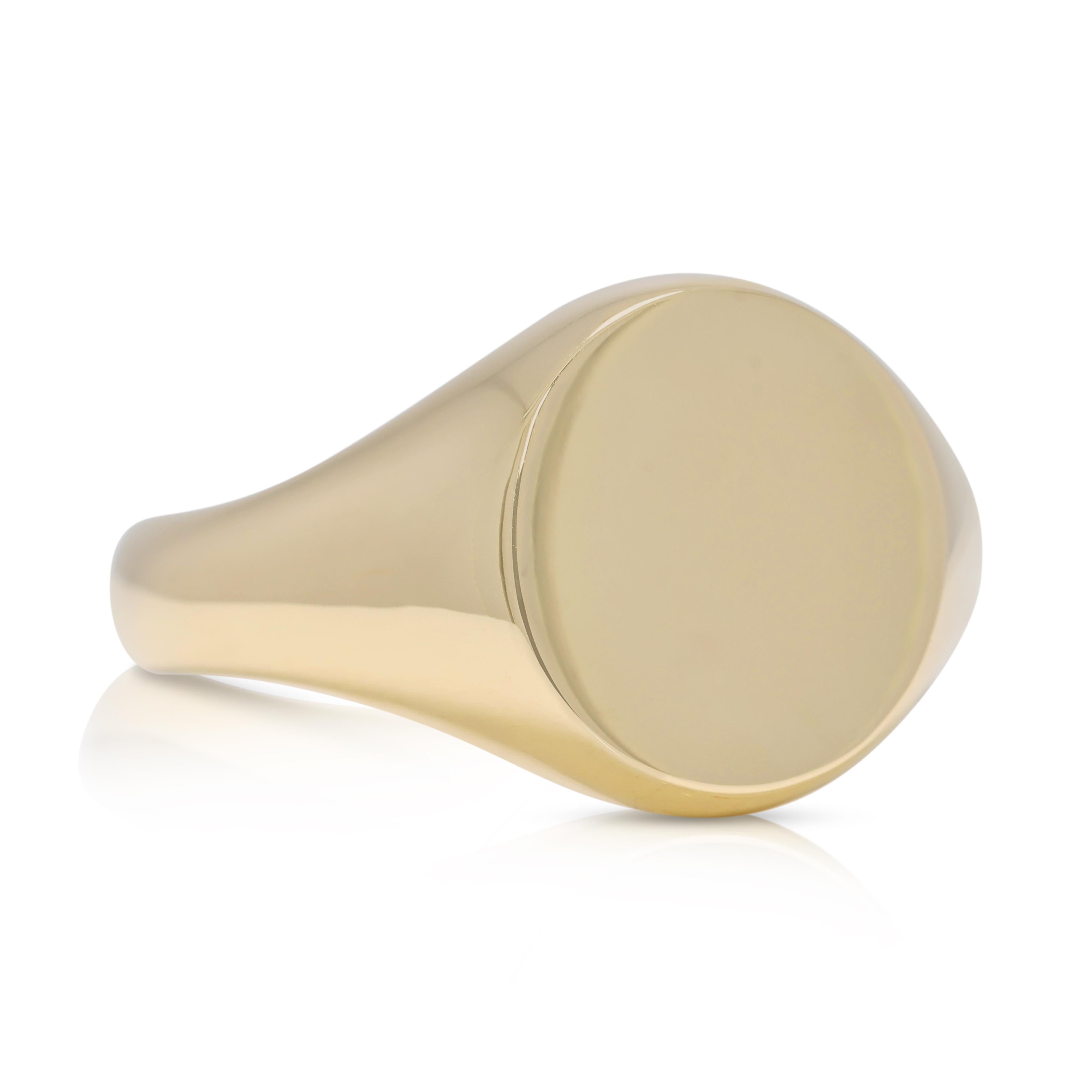 Bague de signet intemporelle en or jaune 18k de 14,76 g en vente 1