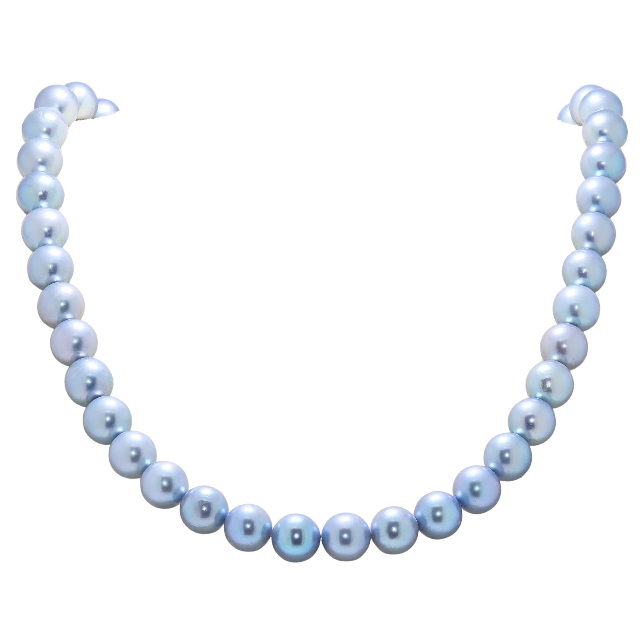 Collier exquis de perles d'Akoya bleues de 8,5 mm en argent en vente