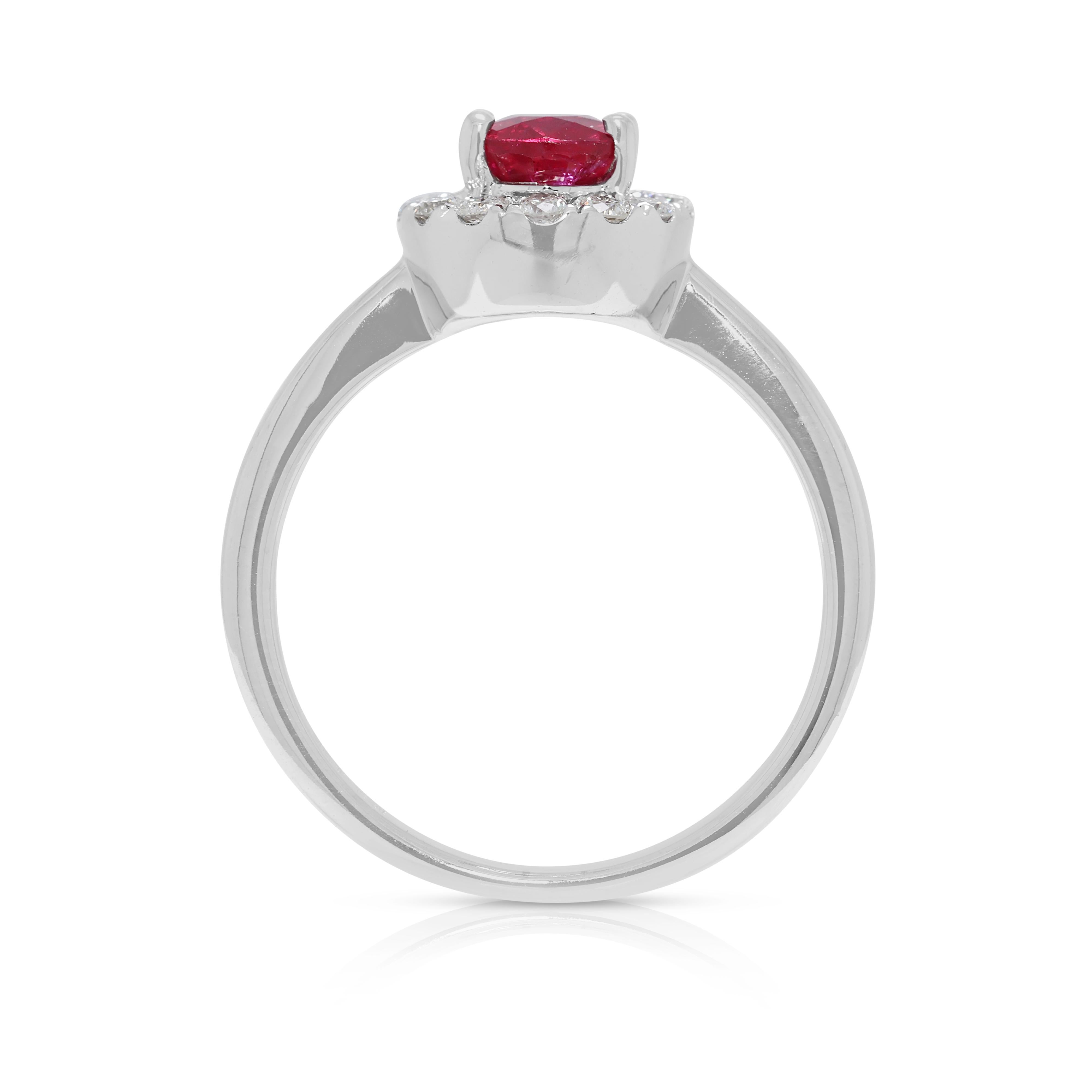 Atemberaubender 1,44ct Rubin & natürlicher Diamant Halo Ring in 18K Weißgold im Angebot 2