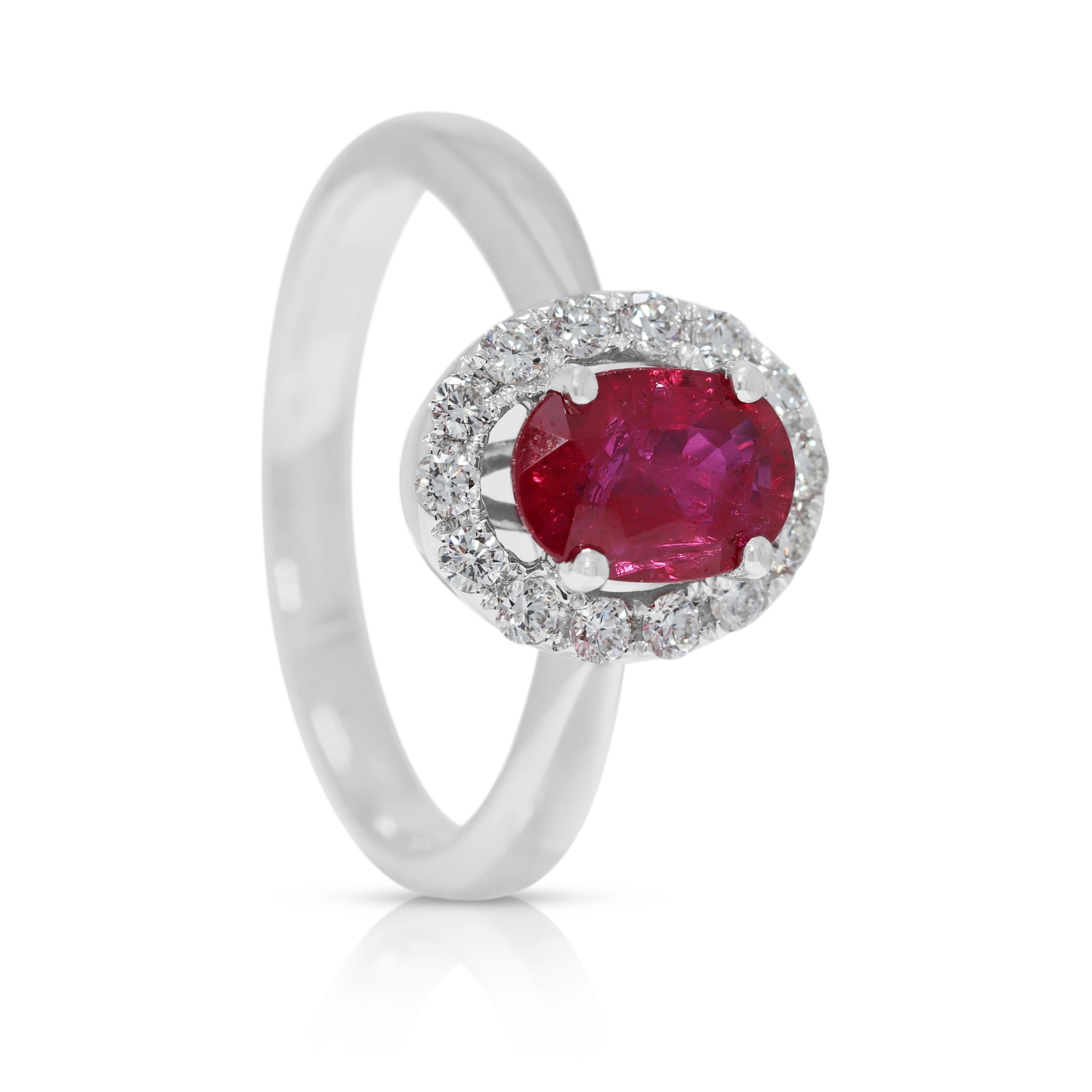 Atemberaubender 1,44ct Rubin & natürlicher Diamant Halo Ring in 18K Weißgold im Angebot 1