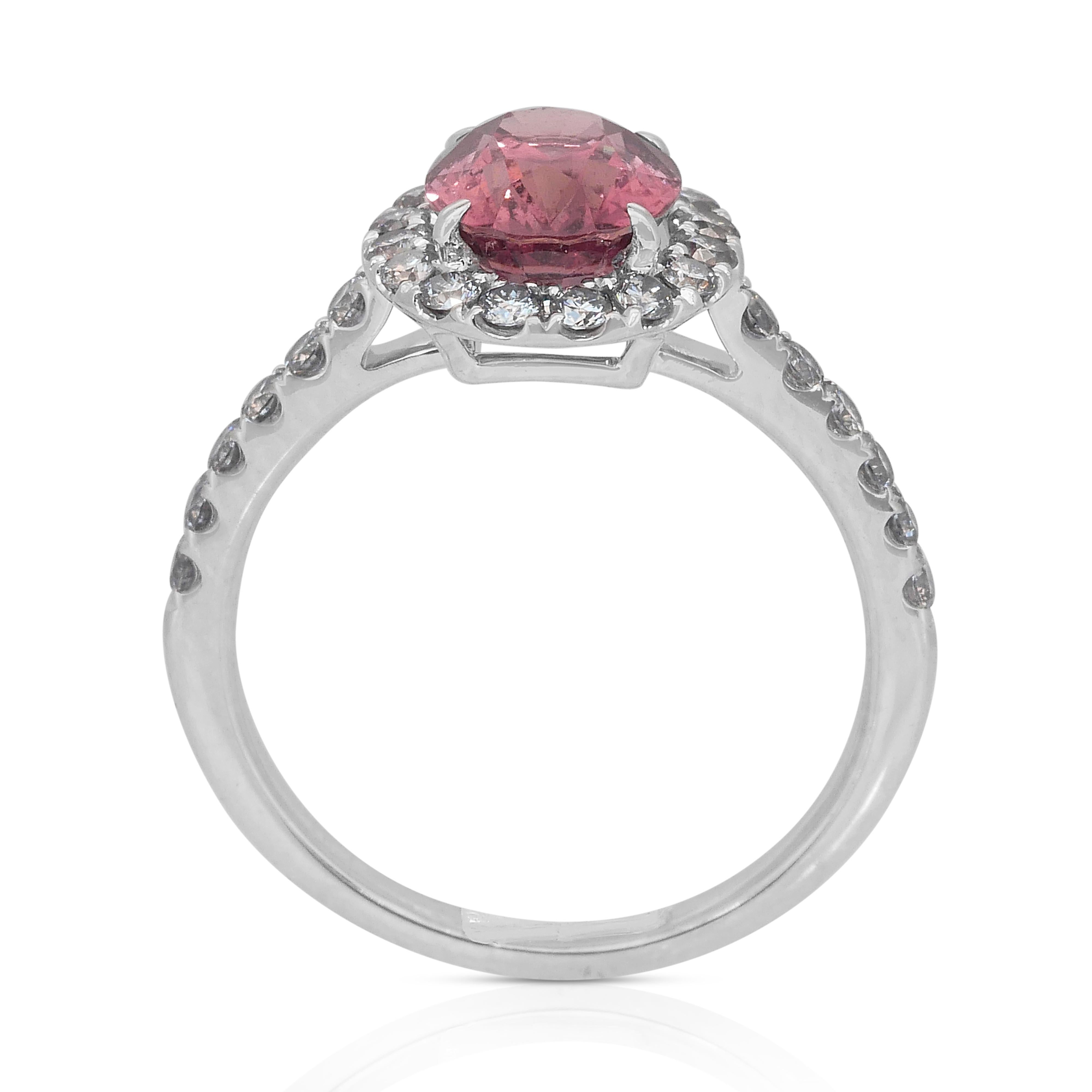 Stupendo anello a grappolo con diamanti e zaffiri Padparadscha da 2,36 carati in vendita 3
