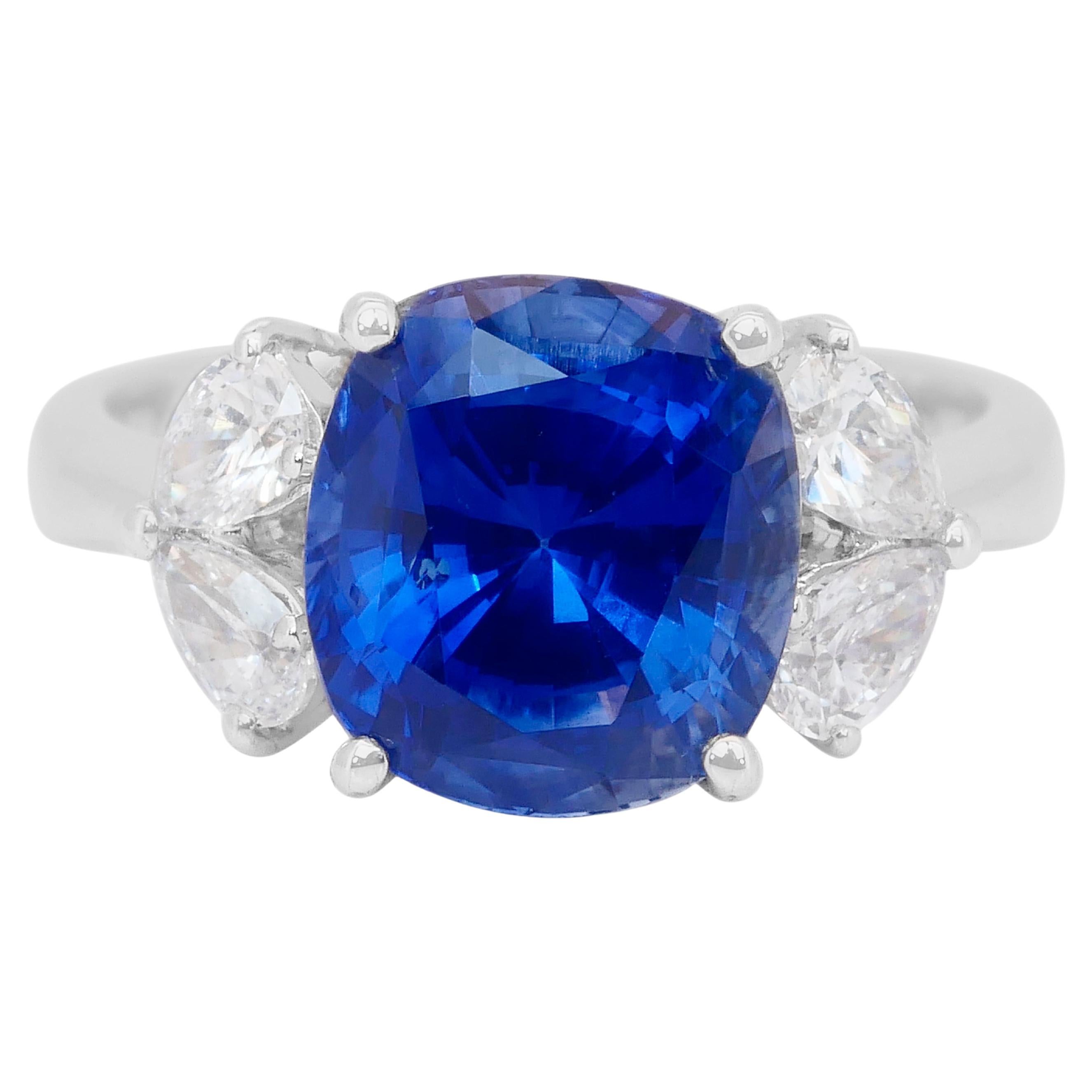 Fesselnder 5,70ct Saphir und Diamanten Ring in 18k Weißgold - GIA zertifiziert im Angebot