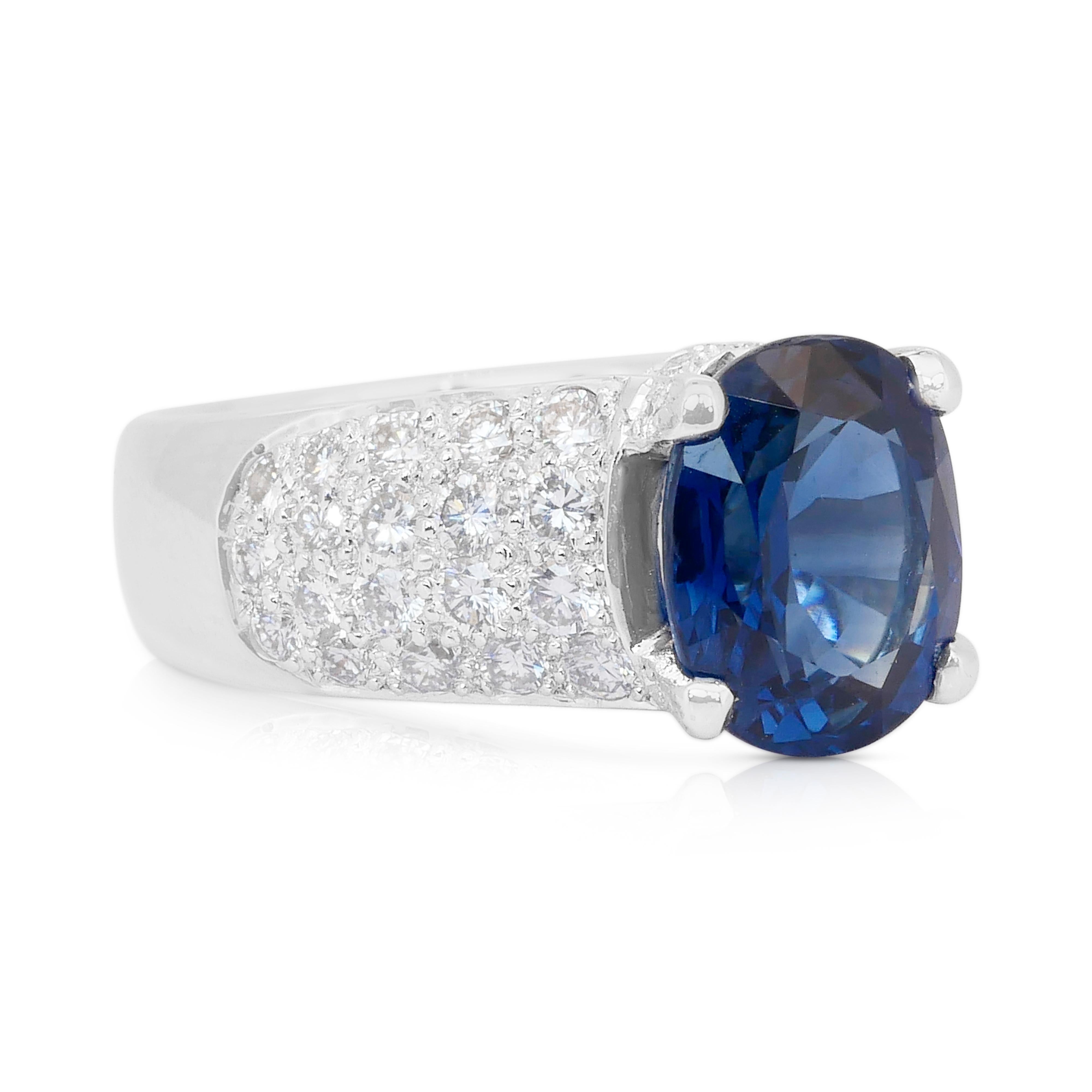 Prächtiger 5,28ct Saphir und Diamanten Ring in 18k Weißgold - GIA zertifiziert (Ovalschliff) im Angebot