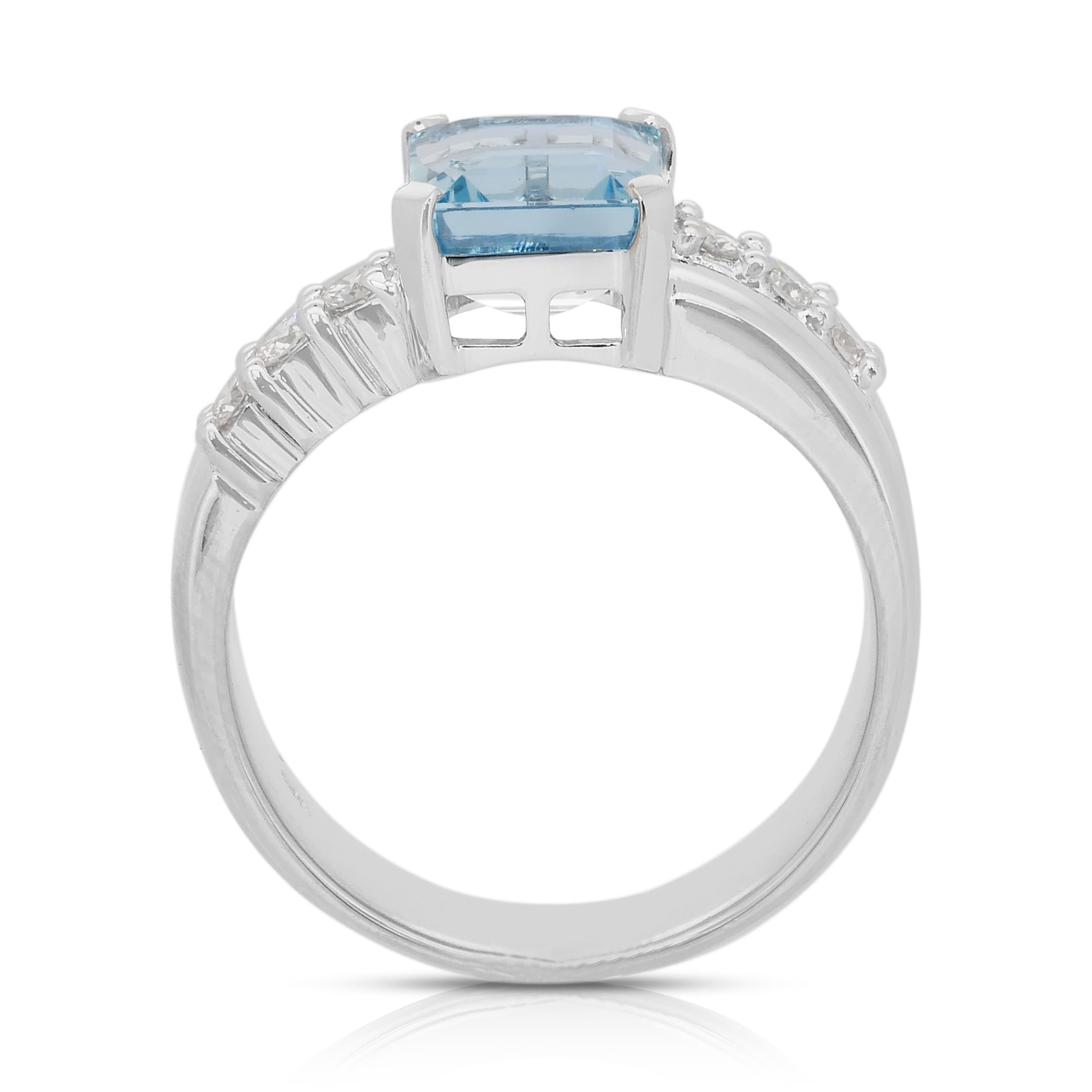 Faszinierender 4,11ct Aquamarin und Diamanten Cluster Ring in 18k Weißgold im Angebot 4