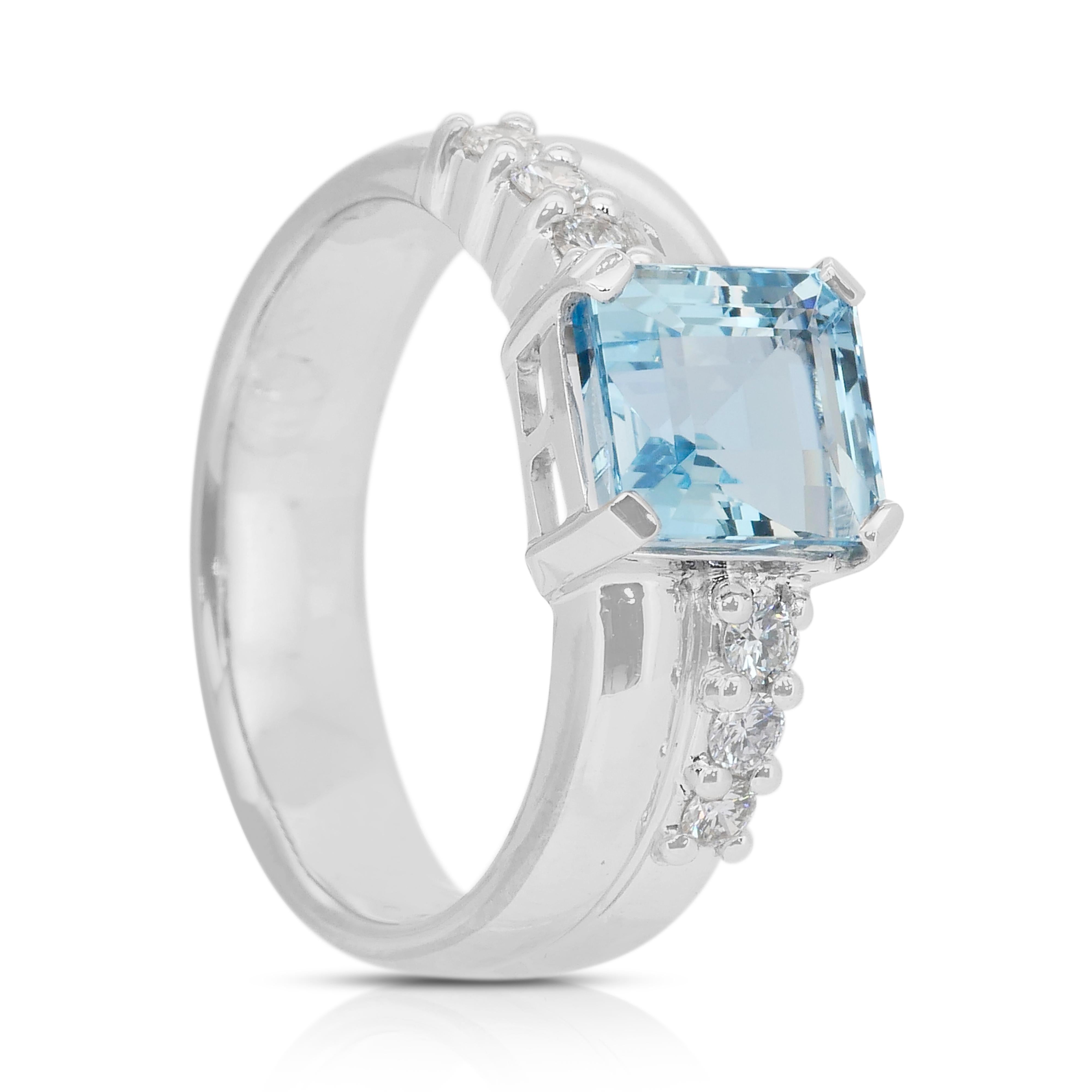 Faszinierender 4,11ct Aquamarin und Diamanten Cluster Ring in 18k Weißgold im Angebot 3