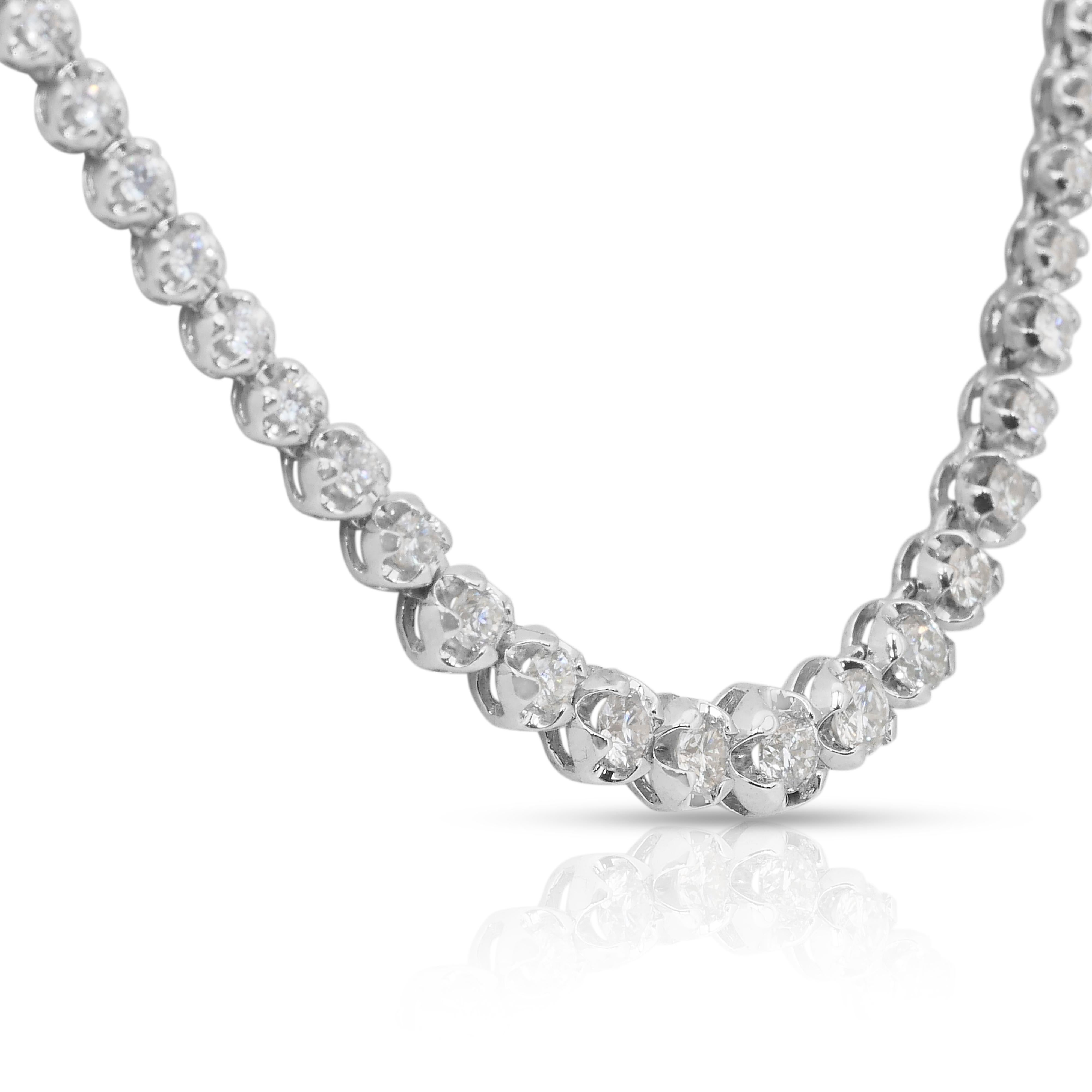 Sofisticata collana di diamanti naturali da 4,02 carati in oro bianco 18 carati - Certificato IGI in vendita 2