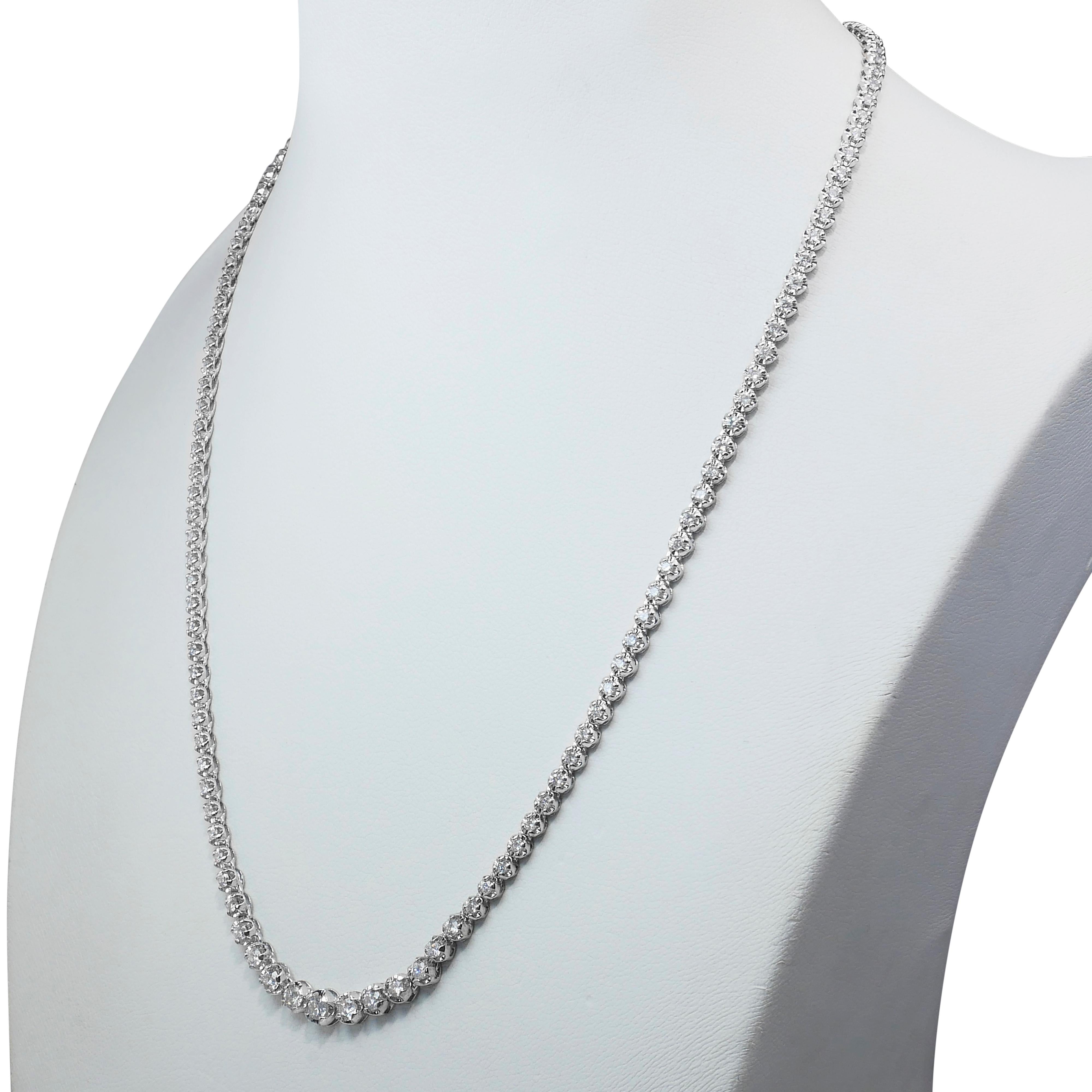 Sofisticata collana di diamanti naturali da 4,02 carati in oro bianco 18 carati - Certificato IGI

Eleganza con questa raffinata collana in oro bianco 18 carati, impreziosita da 123 scintillanti diamanti rotondi per un totale di 4,02 carati.