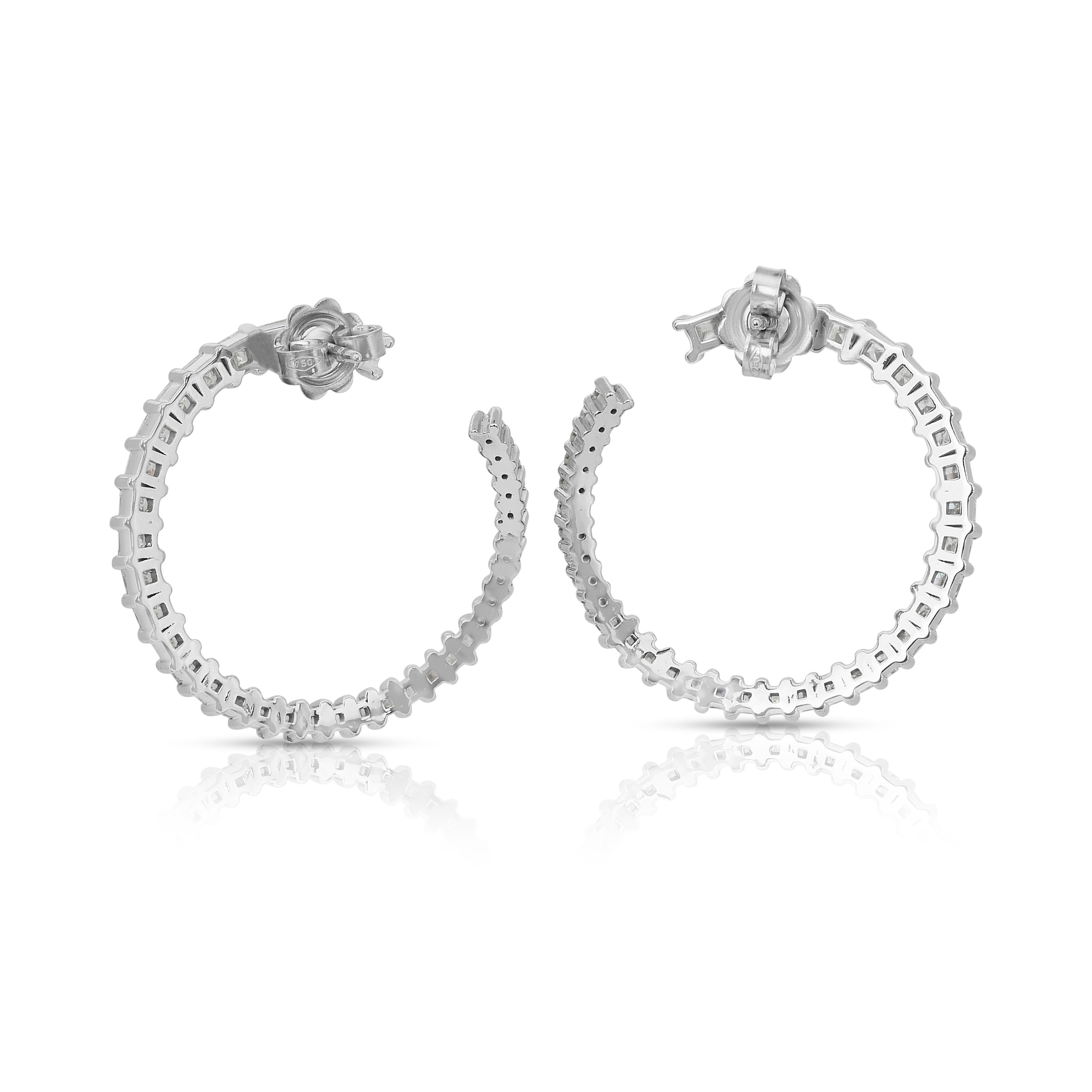 Orecchini a cerchio con diamanti brillanti da 3,62 carati in oro bianco 18 carati - certificati IGI in vendita 3