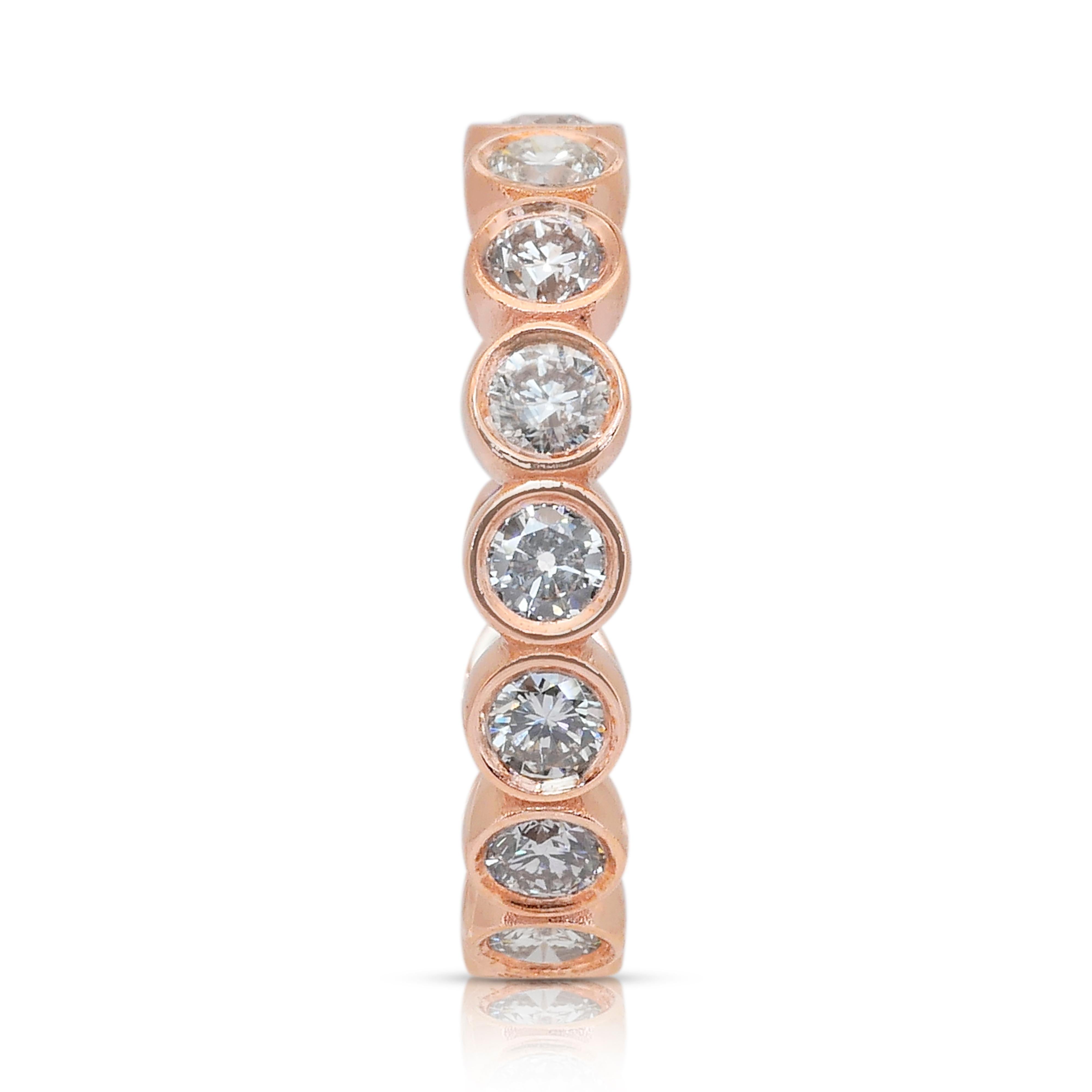 Stupendo anello di eternità con diamanti da 1,68 carati in oro rosa 18 carati - certificato IGI

Celebra l'eleganza eterna con questo splendido anello eternità con diamante, meticolosamente realizzato in caldo oro rosa 18 carati. Con 16 diamanti