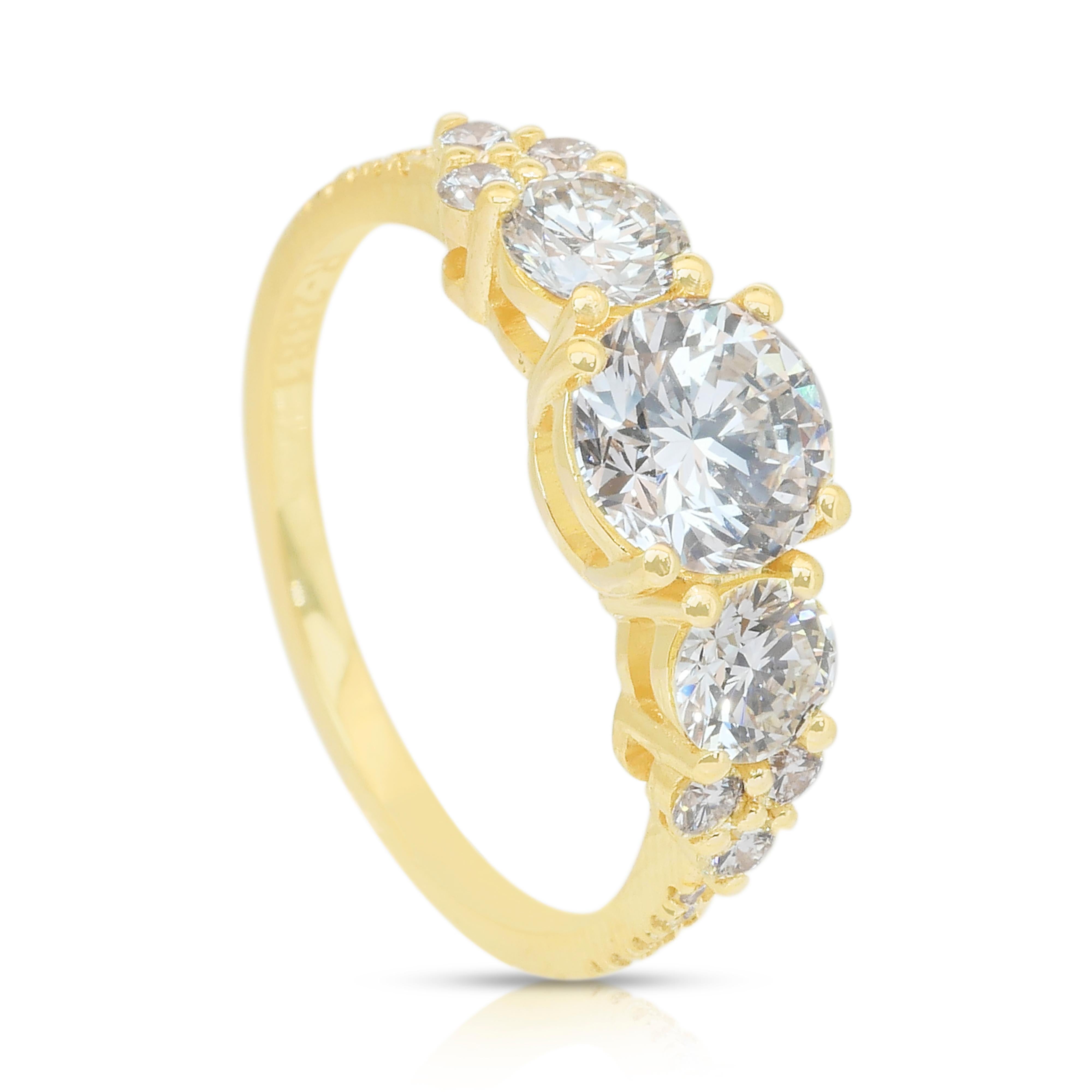 Éblouissante bague à 3 pierres en or jaune 18 carats de 2,17 ct de diamants - certifiée IGI en vente 3