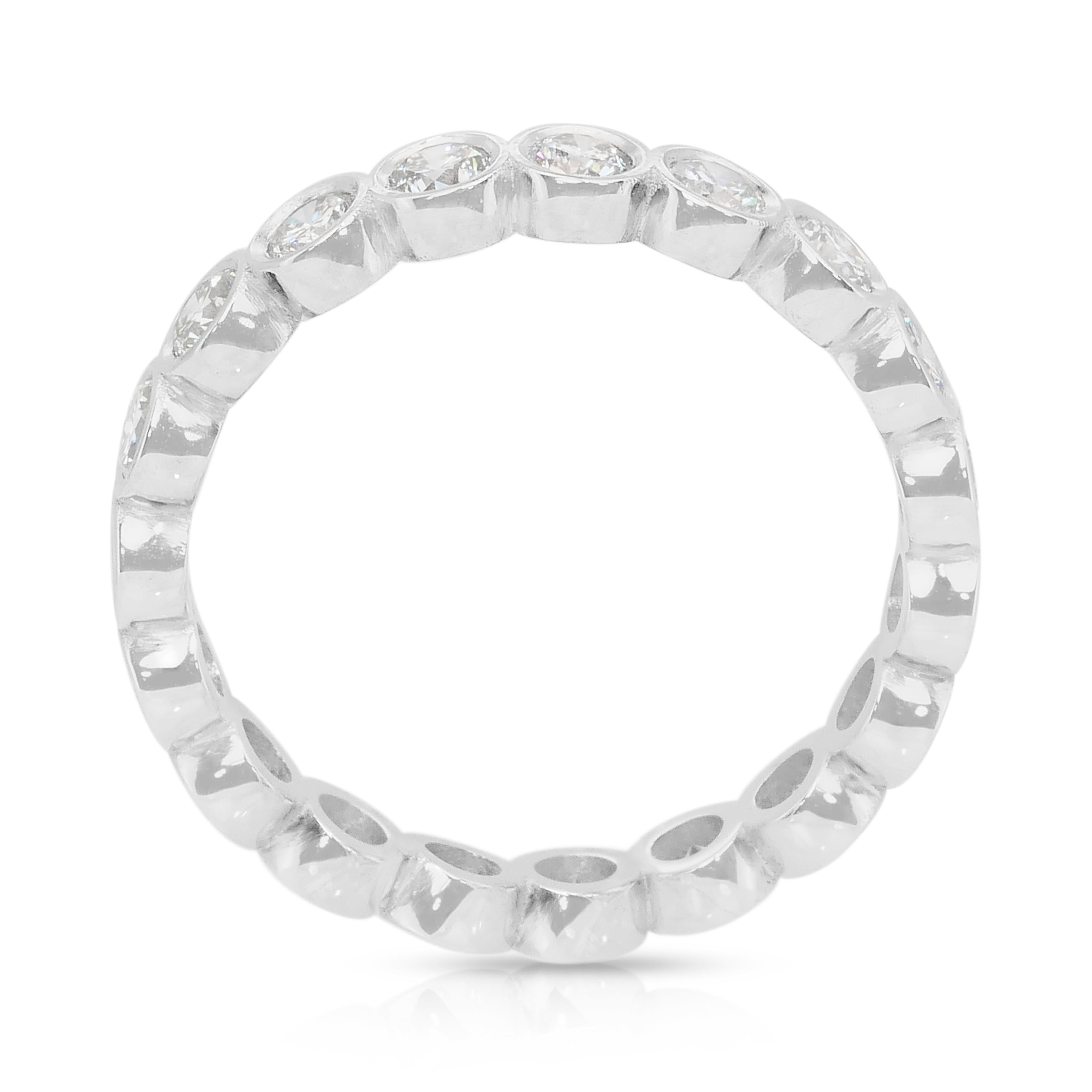 Anello a eternità con diamanti brillanti da 1,82 carati in oro bianco 14k - Certificato IGI in vendita 2