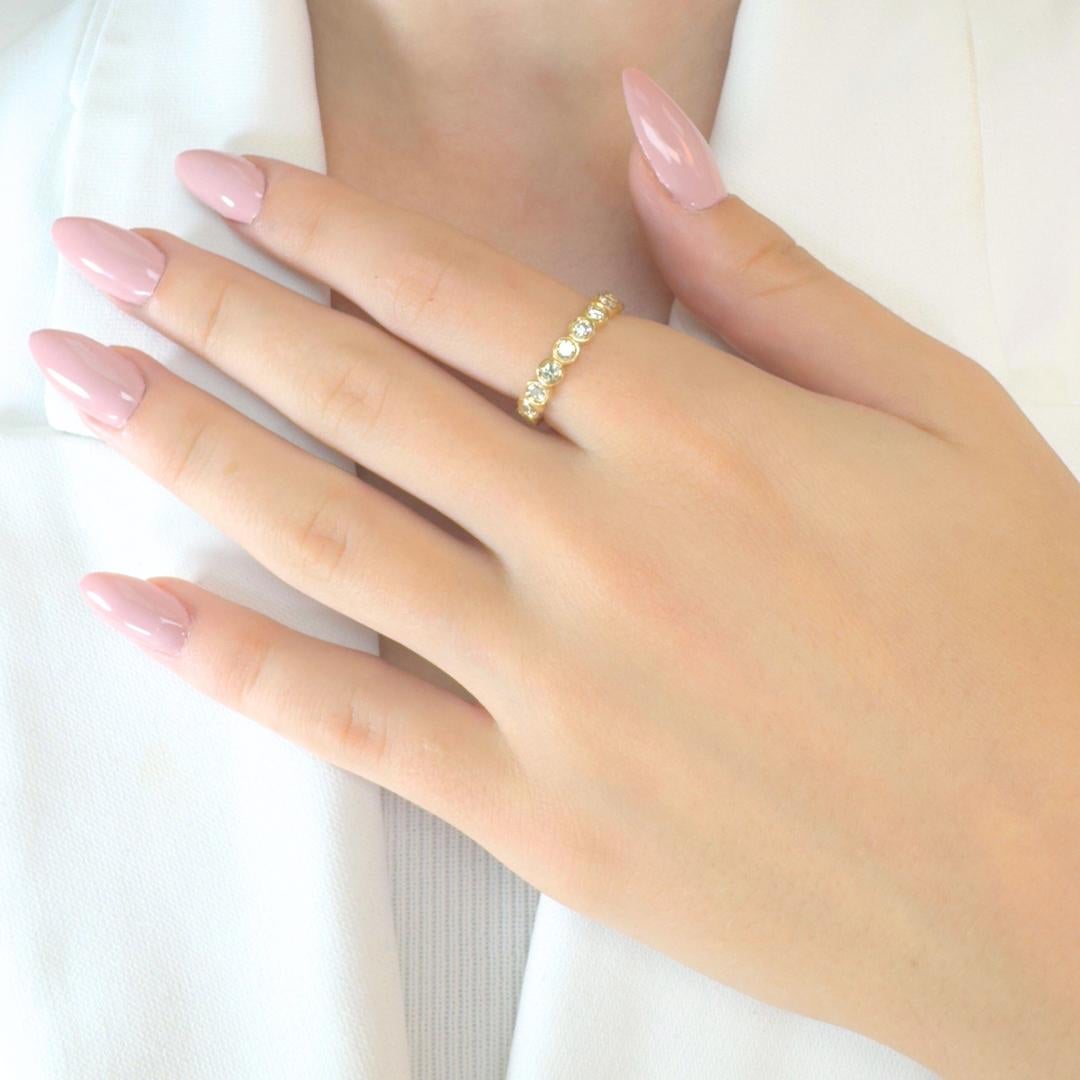 Anello Eternità senza tempo con 1,35 carati di diamanti in oro giallo 18 carati - Certificato IGI

La raffinatezza senza tempo incontra l'eleganza quotidiana in questo anello con diamante in oro giallo 18 carati. Con 18 diamanti tondi brillanti per