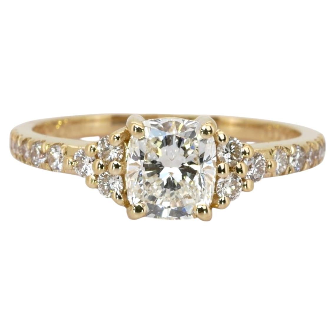 1.26 Carats IGI Certified 18k Yellow Gold Diamond Pave Ring For Sale