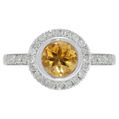 Anillo «Halo» con citrino radiante de 1,10 ct y diamante natural de 0,28 ct, en oro blanco de 9K