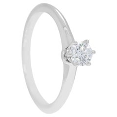 Klassischer Solitärring von Tiffany & Co. mit einem natürlichen Diamanten von 0,31 Karat aus Platin