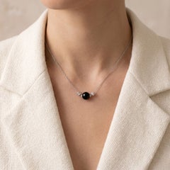 Collar moderno de oro blanco de 18 quilates con cuentas de ónix negro de 11 mm y detalles de diamantes de 0,33 ct