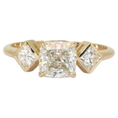 1.92 Carats IGI Certified 18k Yellow Gold Natural Diamond 3-Stone Ring