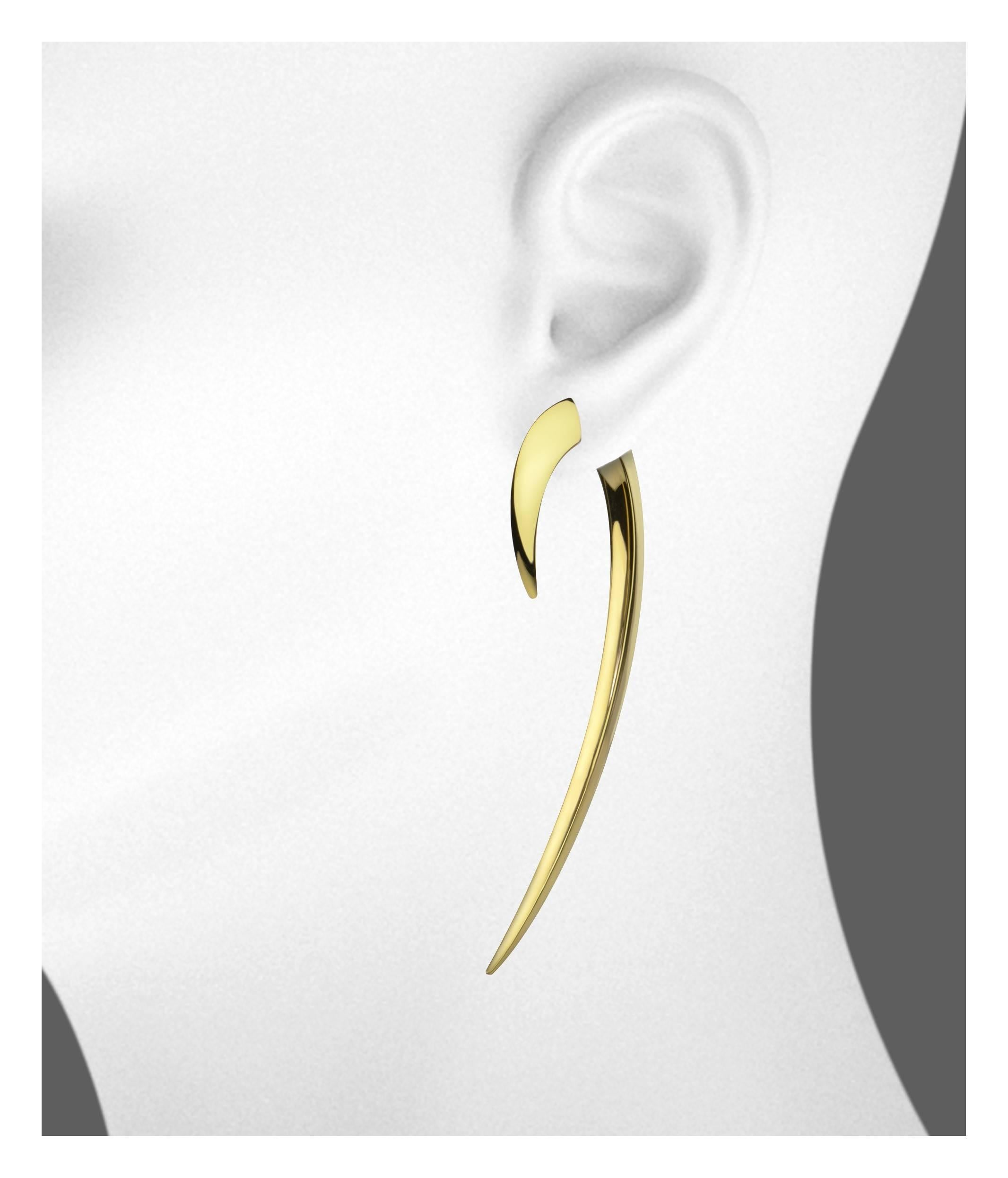 18ct Yellow Gold Hook Earrings from the Shaun Leane ‘Signature’ collection.  A timeless design, the Hook earrings have become synonymous with the design philosophy of Shaun Leane. 
18ct Yellow Gold
Front: 20mm
Back: 58mm
(The post of the earring