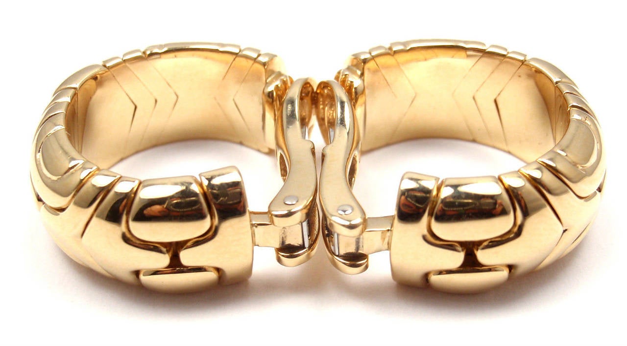 Bulgari Alveare Gold Hoop Earrings In New Condition In Holland, PA