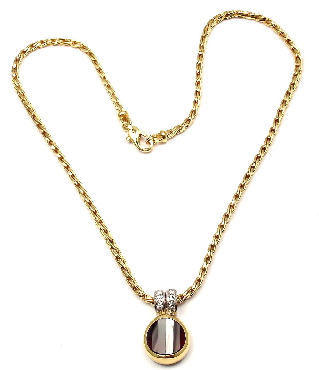 18k Yellow Gold Garnet Pendant Link Necklace by Pomellato. 
With 1 garnet 14mm x 13mm
8 round brilliant cut diamonds VS1 clarity, G color
total weight approx. .25ct

This necklace comes with original box and certificate.

Details: 
Weight: