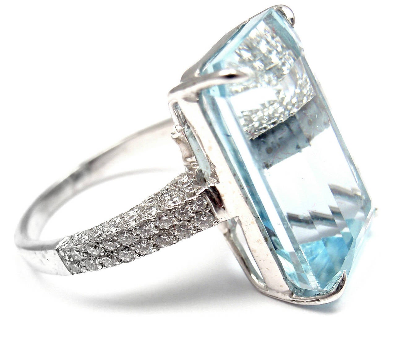 Large Aquamarine Diamond Gold Ring In New Condition In Southampton, PA