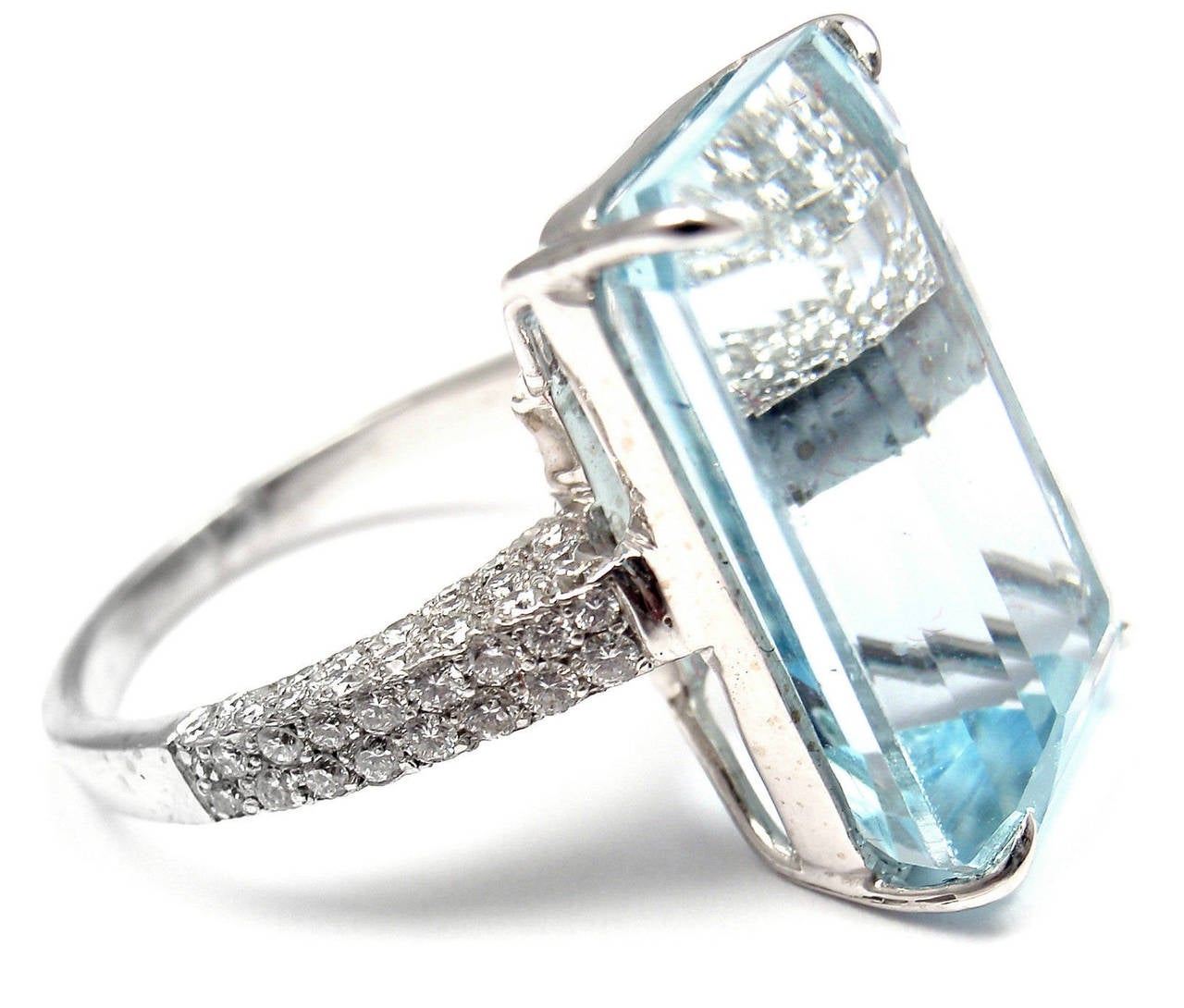 Large Aquamarine Diamond Gold Ring In New Condition In Holland, PA