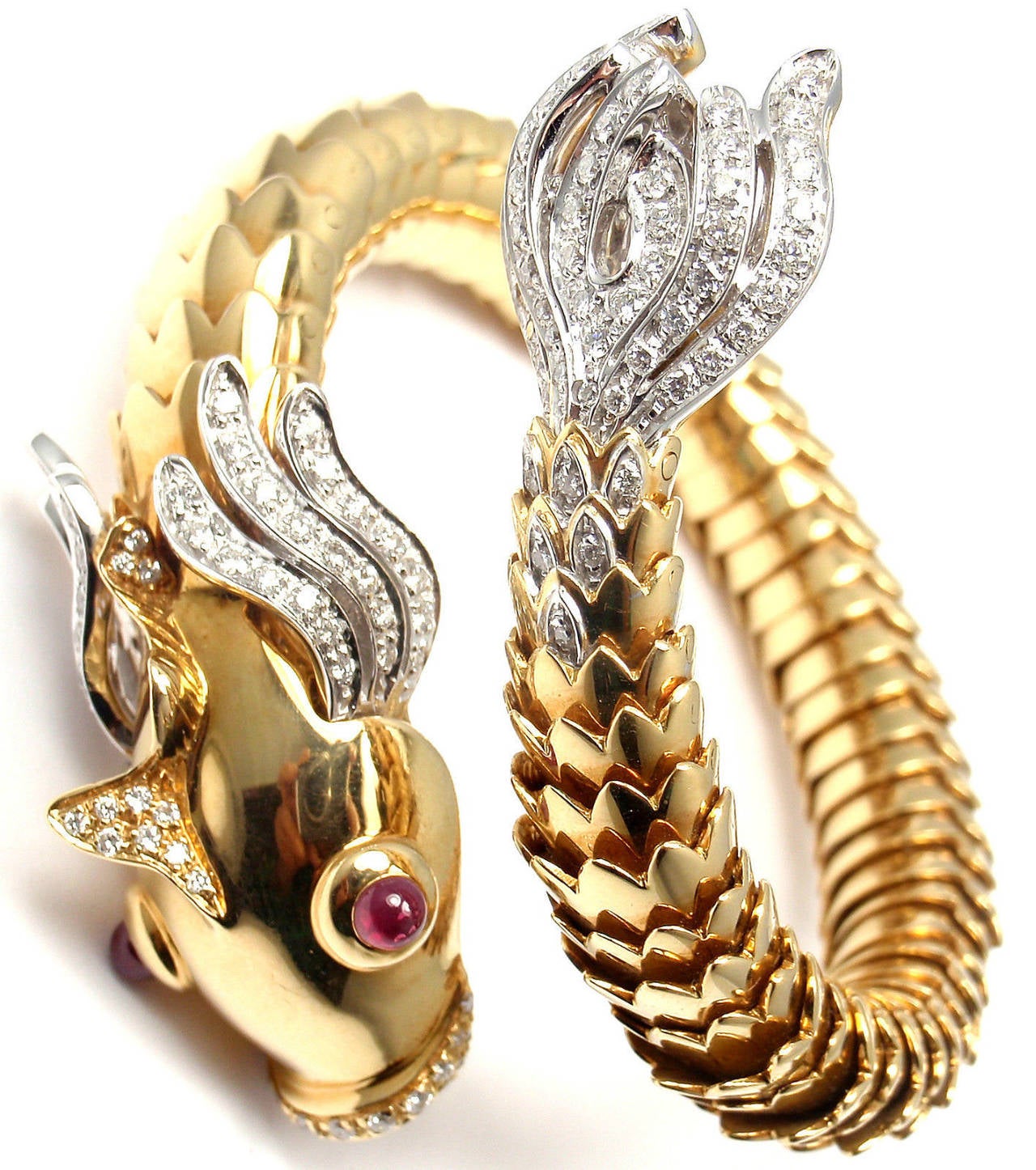 18k Yellow Gold Nemo Diamond & Ruby Bangle Bracelet by Roberto Coin. 
With round brilliant cut diamonds VS1 clarity G color total weight 
approximately 1.51ct and 8 round rubies.

Details: 
Length: 7