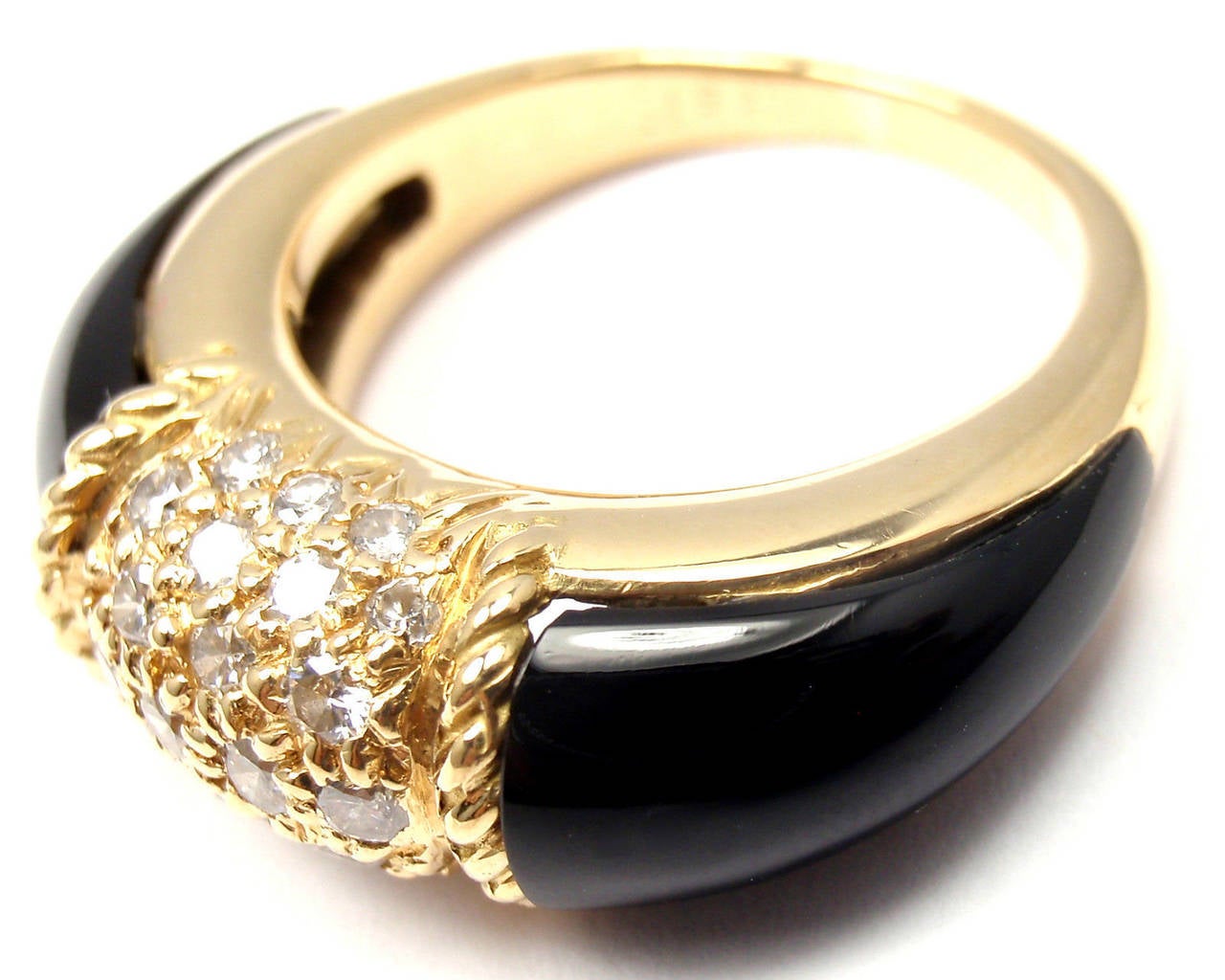 Van Cleef & Arpels Black Onyx Diamond Yellow Gold Ring In New Condition In Holland, PA
