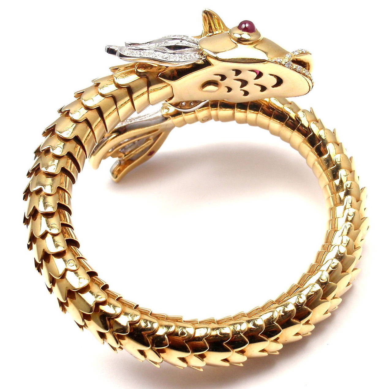 Roberto Coin Ruby Diamond Gold Nemo Fish Bangle Bracelet In New Condition In Holland, PA