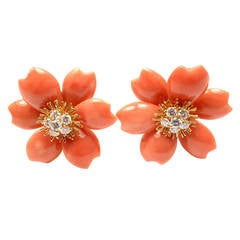 Van Cleef & Arpels Boucles d'oreilles en or Rose De Noel Coral Diamond