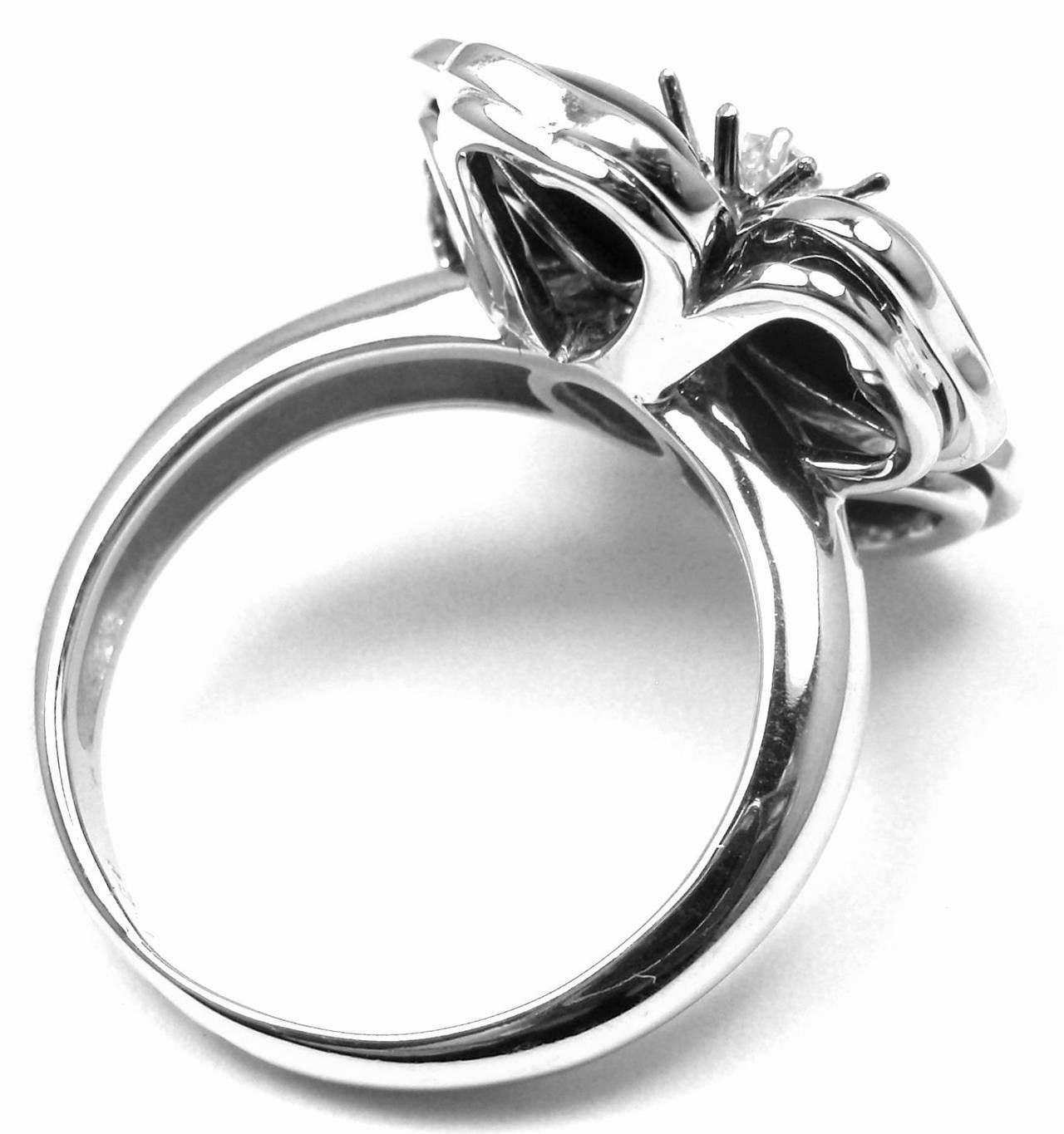 Women's Van Cleef & Arpels Nerval Onyx Diamond Gold Flower Ring