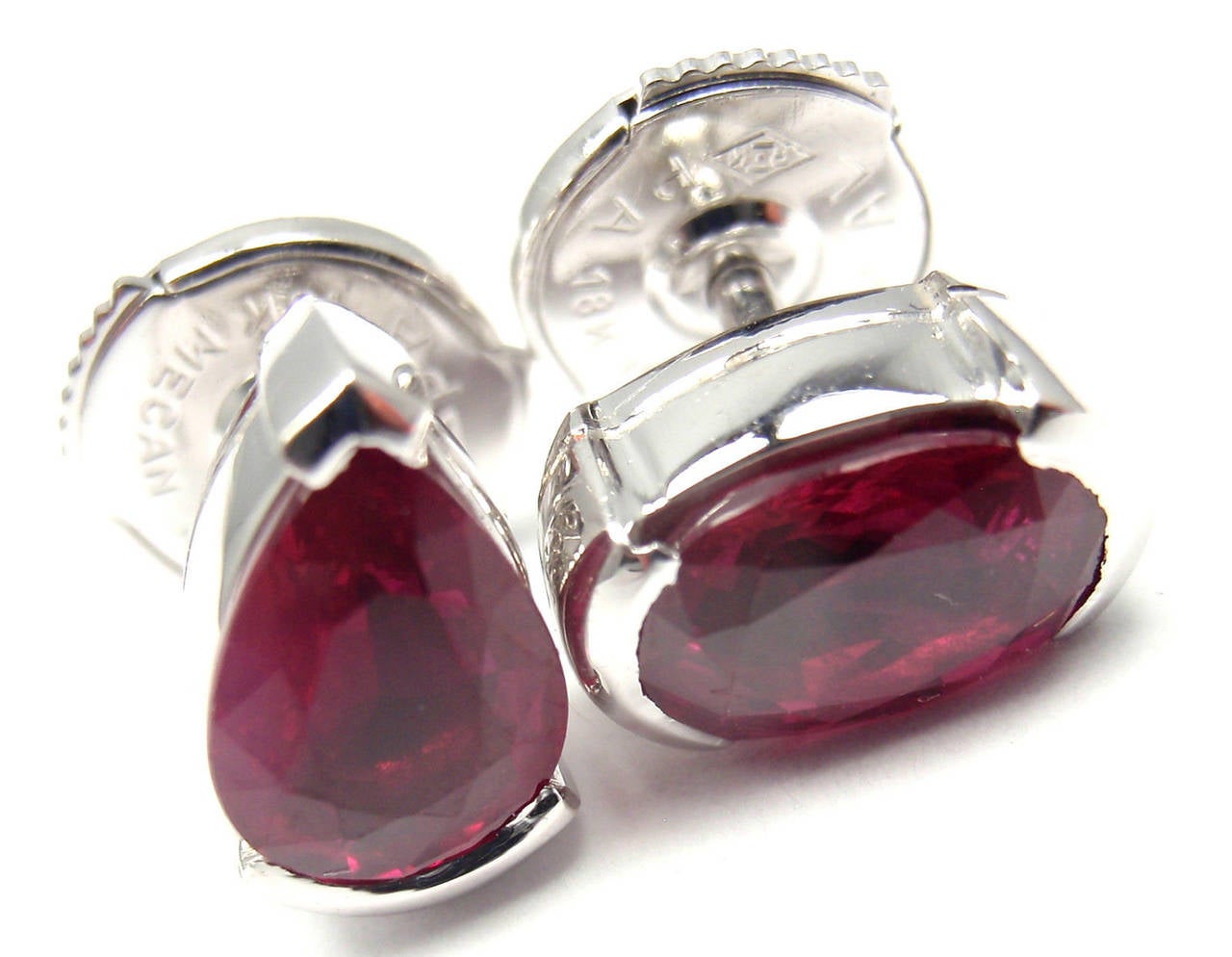 18k White Gold Ruby Stud Meli Melo Earrings by Cartier.
With 1 pear shape no heat ruby 9mm x 5mm
1 oval shape no heat ruby 9mm x 5mm

Details:
Measurements: 9mm x 5mm
Weight: 3.8 grams
Stamped Hallmarks: Cartier, 750, 1522
*Free Shipping