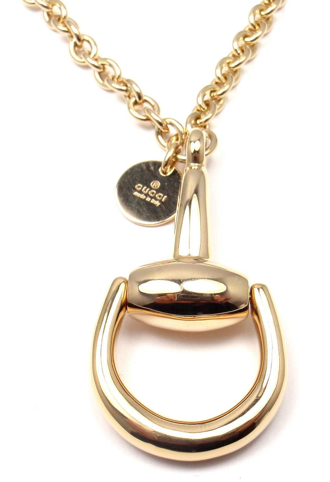 18k yellow gold Horsebit Pendant Link Necklace by Gucci.
This necklace comes with Gucci box.

Details:
Length: 20