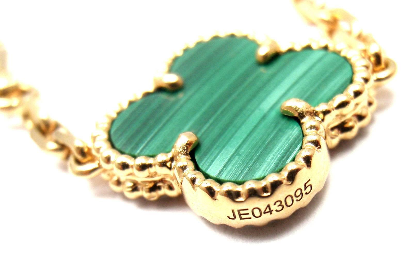 18k Yellow Gold Alhambra 20 Motifs Malachite Necklace by
Van Cleef & Arpels.
With 20 motifs of Malachite Alhambra stones 15mm each
This necklace comes with VCA box.

Details:
Length: 33