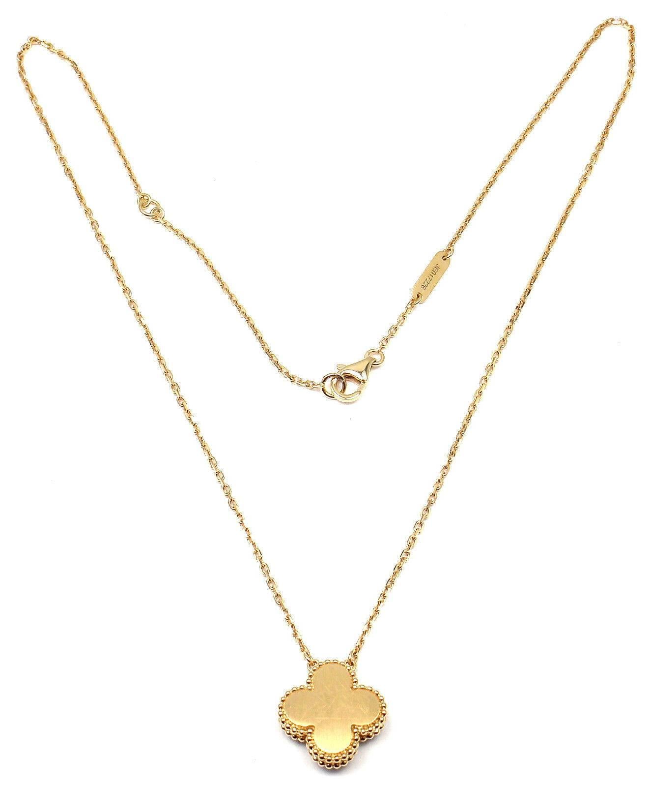 Women's or Men's Van Cleef & Arpels Limited Edition Alhambra Diamond Malachite Gold Necklace