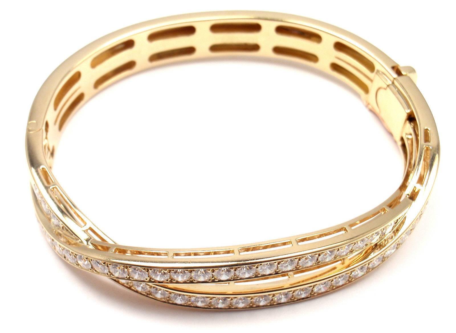 Van Cleef & Arpels Diamond Gold Bangle Bracelet In New Condition In Holland, PA