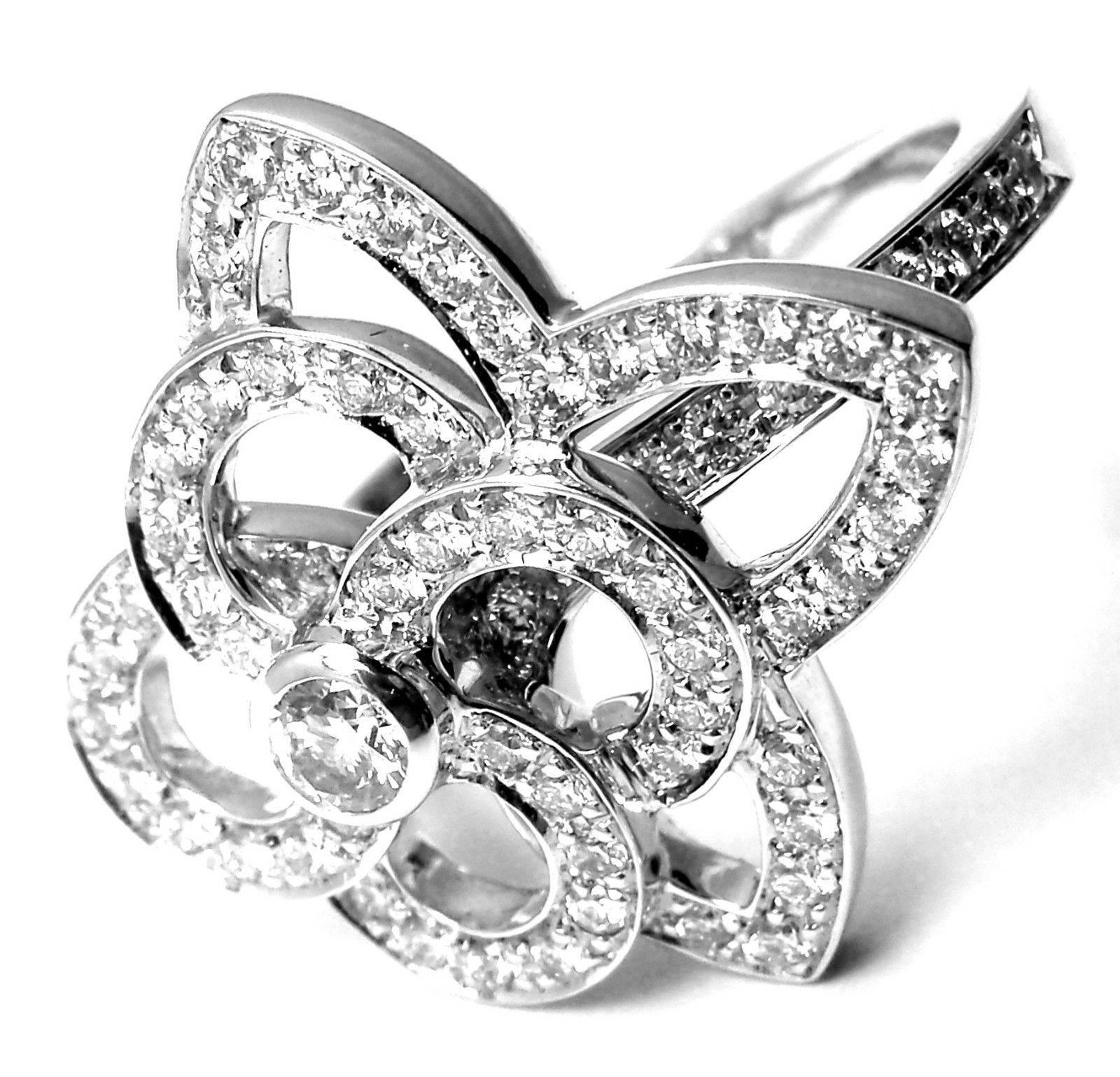 18k White Gold Diamond Flower Ring by Louis Vuitton. 
With round brilliant cut diamond VS1 clarity, E color total weight approx. .96ct
This ring comes with certificate and a pouch.

Details: 
Ring Size: 5 1/4 European 50
Width: 21mm
Weight: