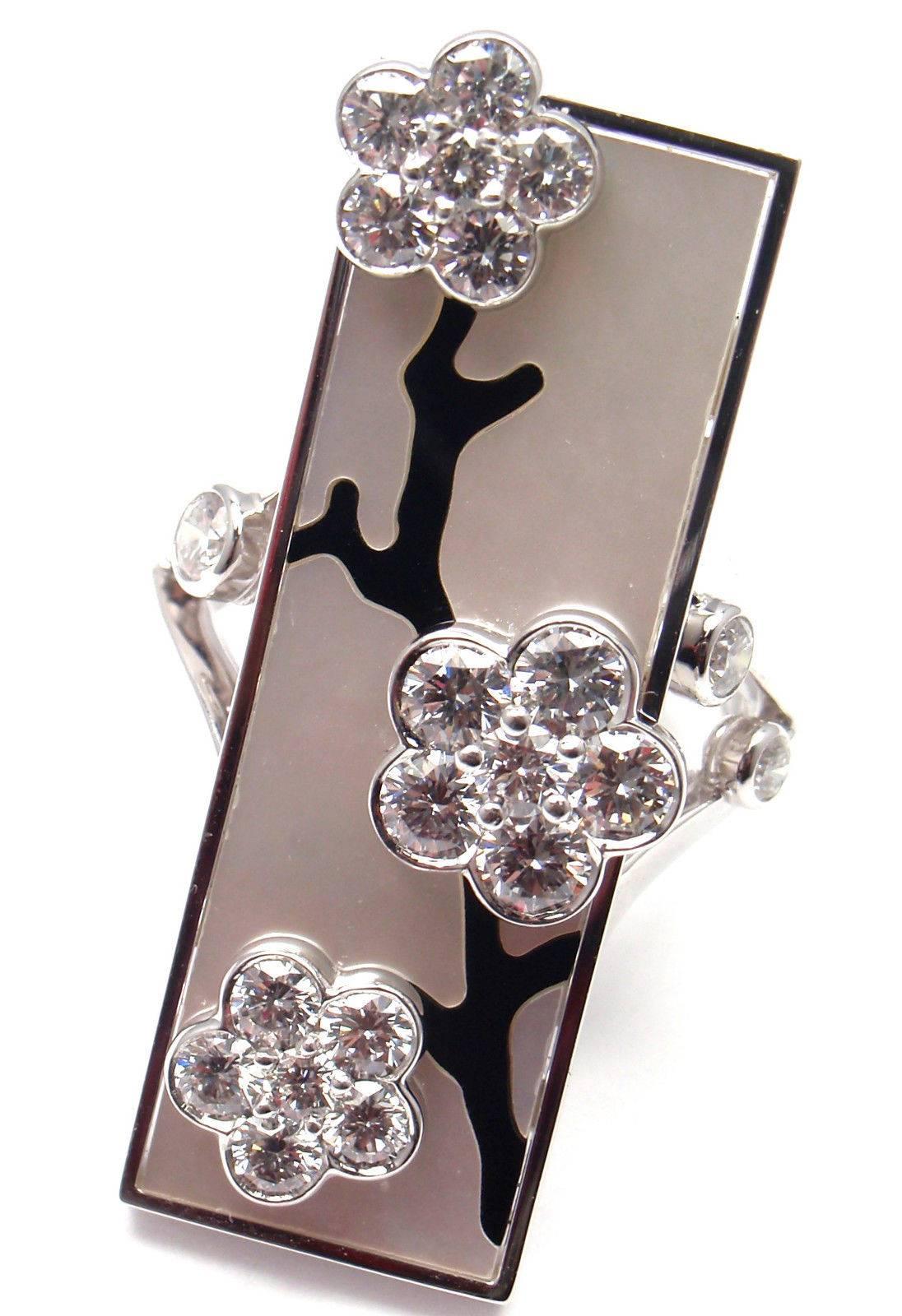 Van Cleef & Arpels Miroir des Eaux Onyx Pearl Diamond Flower Gold Ring 3