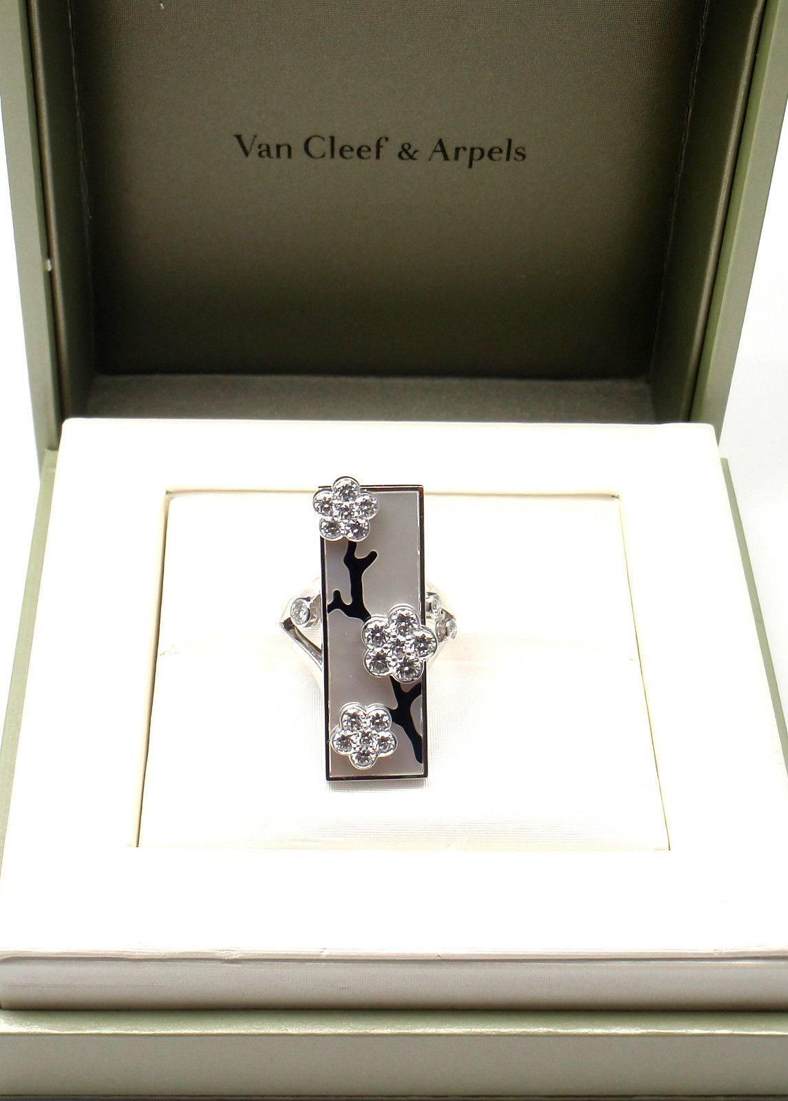 Van Cleef & Arpels Miroir des Eaux Onyx Pearl Diamond Flower Gold Ring 5