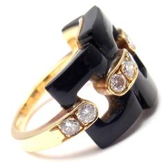 Van Cleef & Arpels Black Onyx Diamond Gold Ring