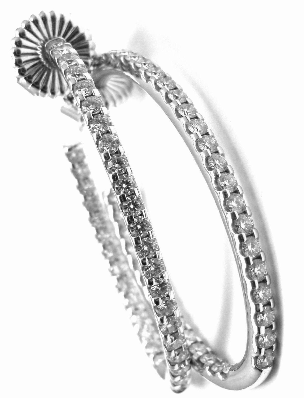 18k White Gold Hoopla Diamond Hoop Earrings by Hearts On Fire. 
With 72 round brilliant cut diamonds total weight approx. 1.78ct VS2 clarity, 
G color
These earrings come with Certificate of authenticity.
Details: 
Measurements: 1.5