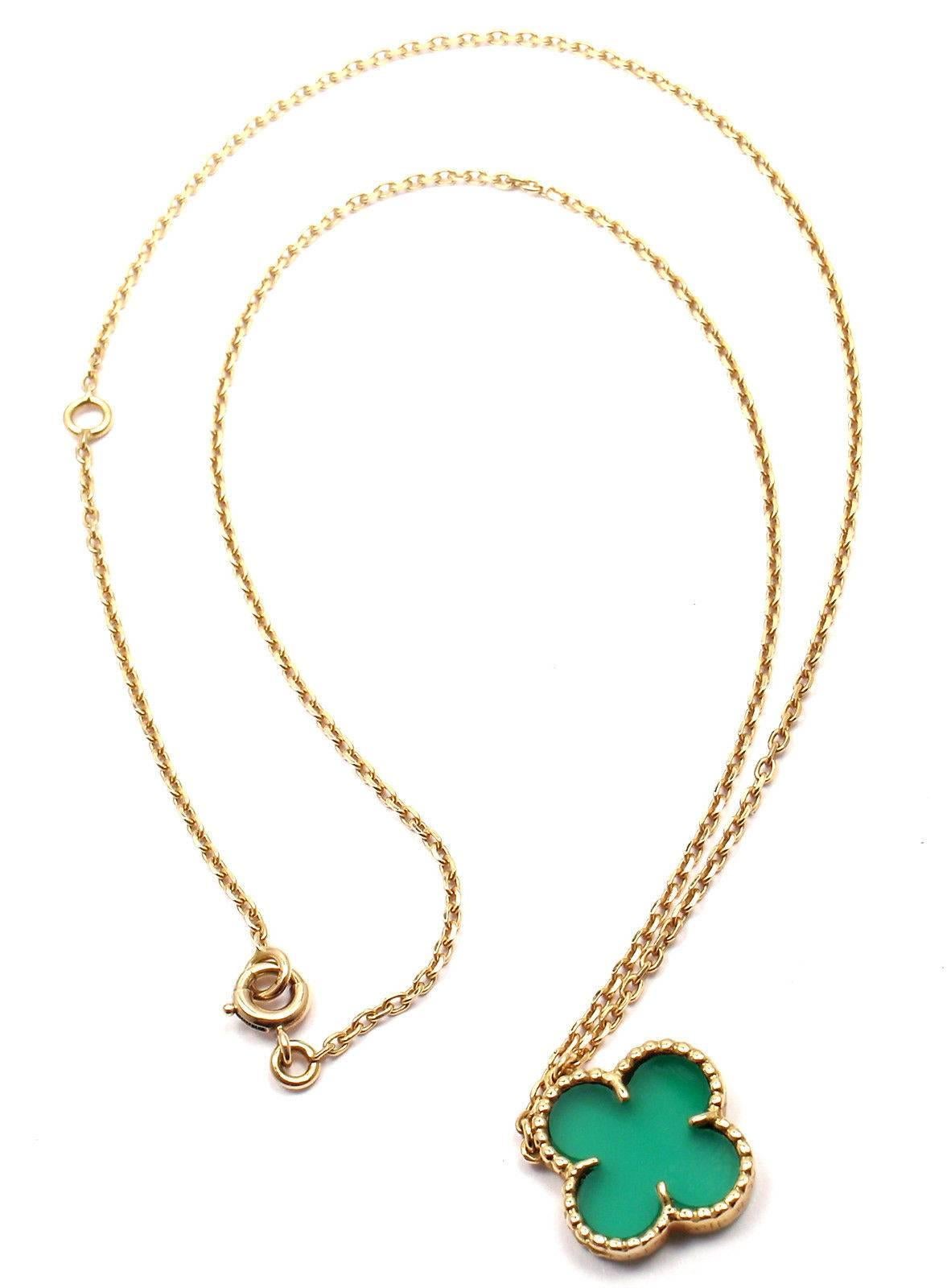 18k Yellow Gold Vintage Alhambra Green Chalcedony Pendant Necklace by Van Cleef & Arpels.
With 1 alhambra shape green chalcedony 15mm.

Details:
Length: 17