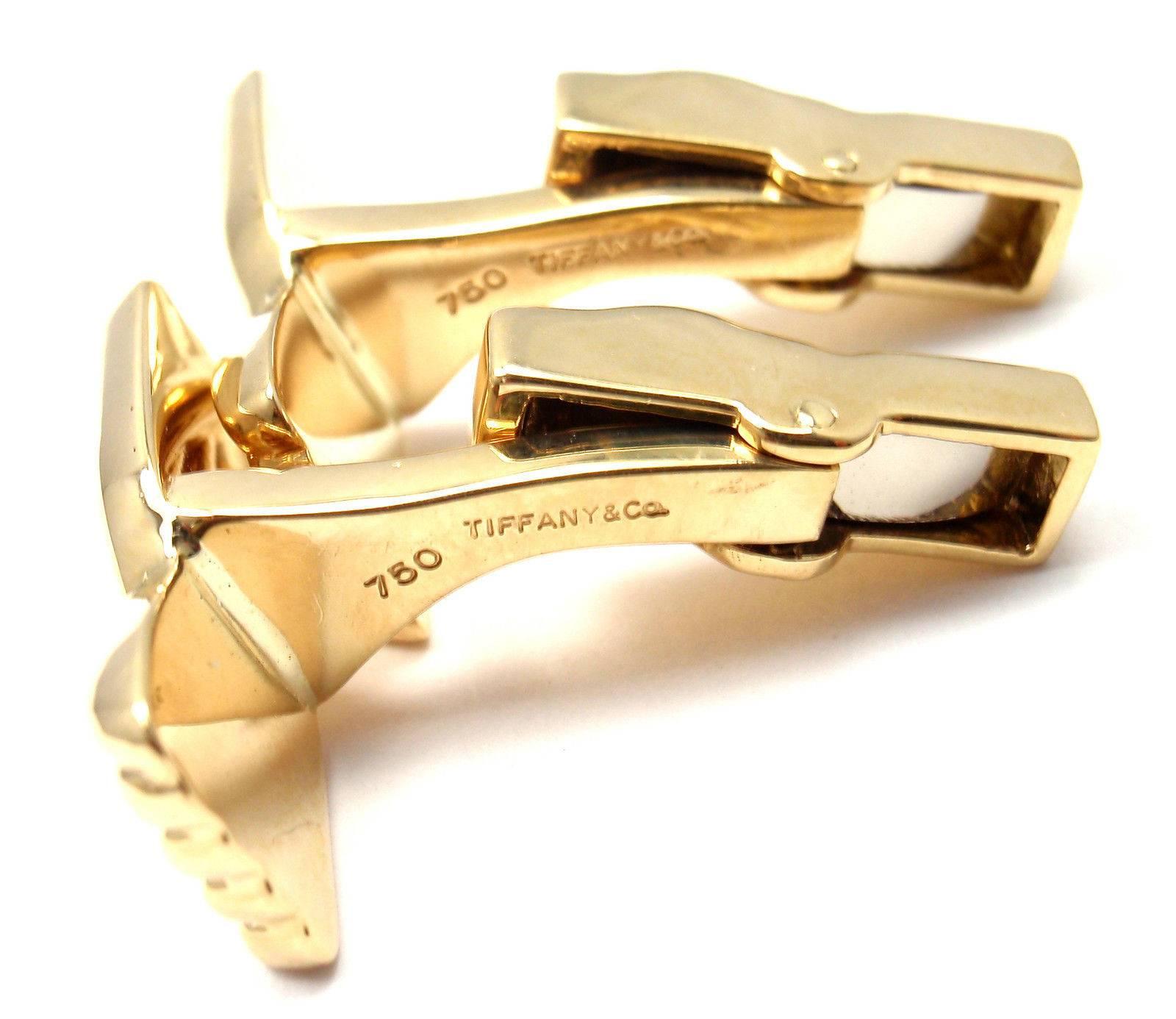 Tiffany & Co Yellow Gold Cufflinks In New Condition For Sale In Holland, PA