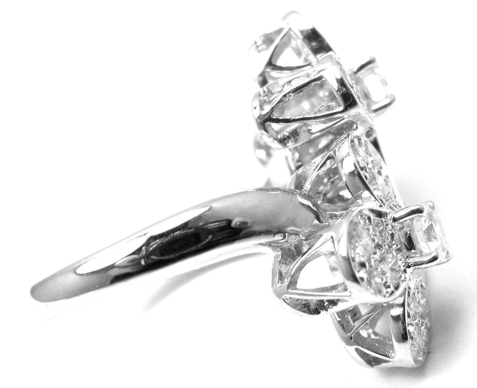 Women's or Men's Van Cleef & Arpels Diamond Gold Double Trefle Flower Ring